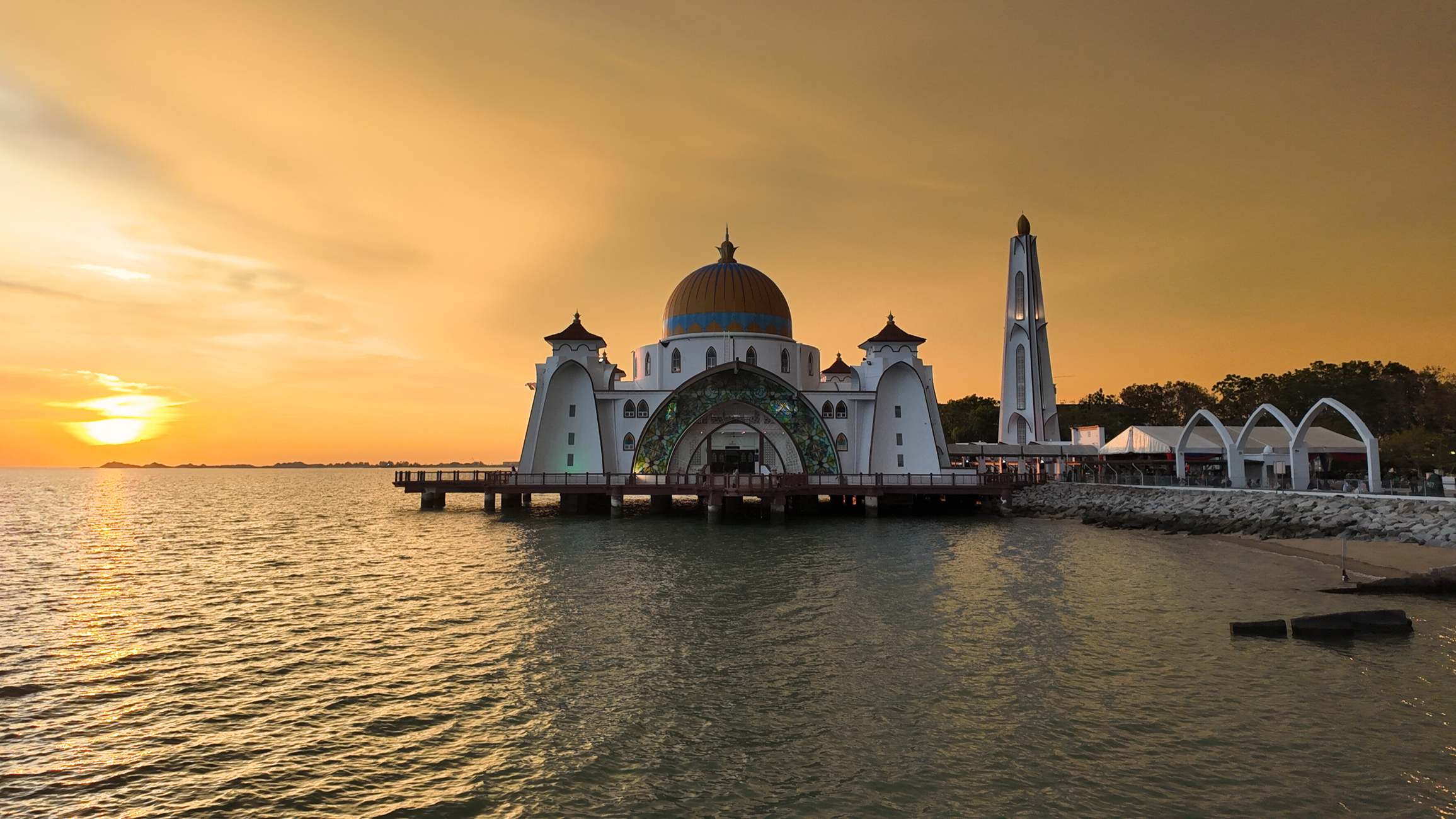 Mosquée sur l'eau en Malaisie