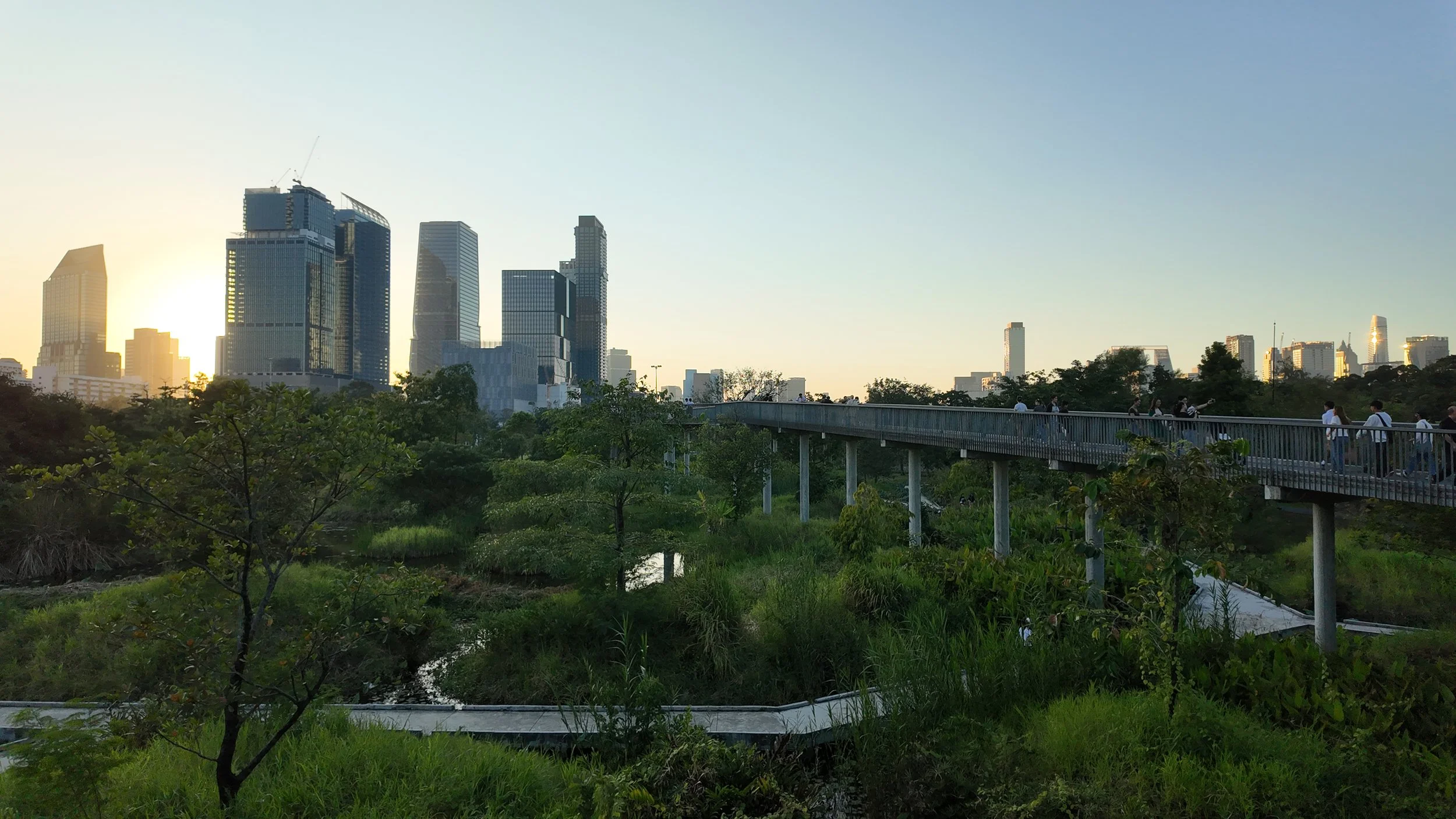 Passerelle au parc Benchakitti