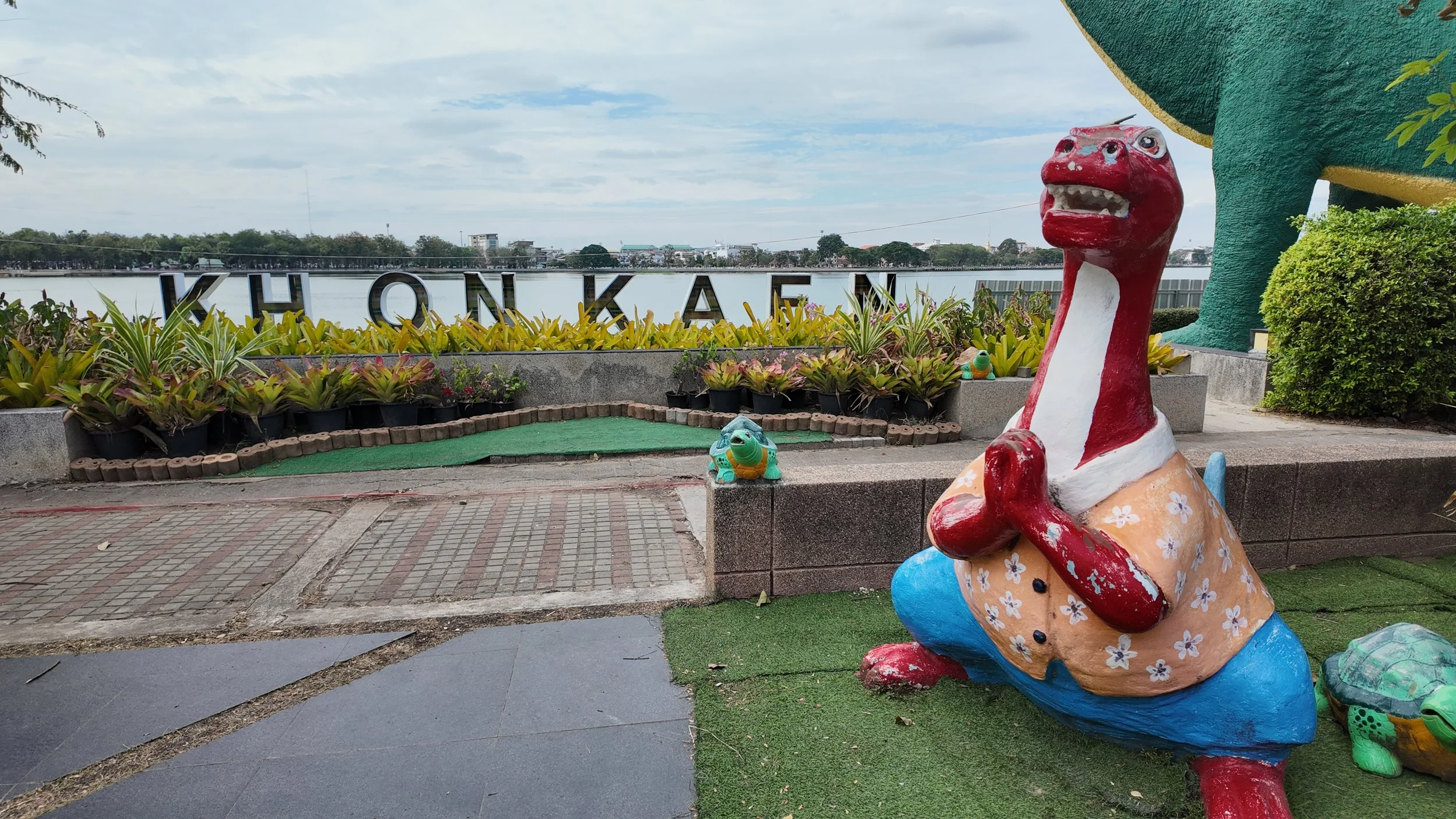 Statue au Bueng Kaen Nakhon Public Park