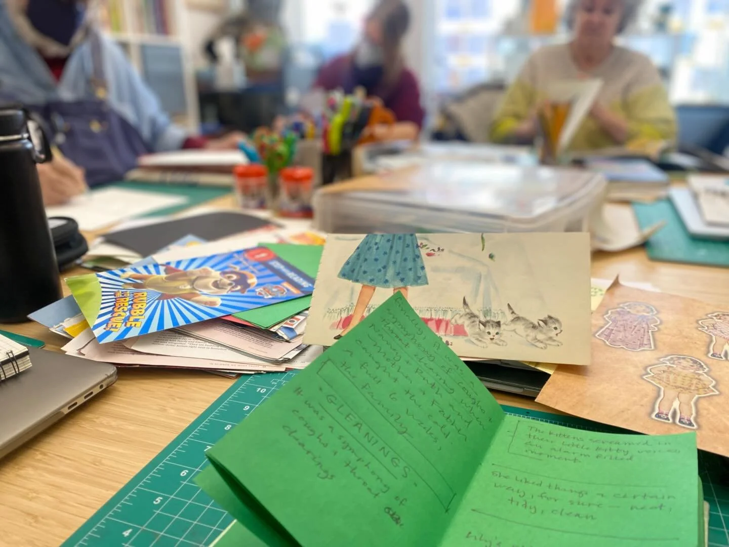Image/TEXT Collision, our four week course with Jenny Magnus, started today, and it&rsquo;s a GEM, yo. 

Image and text and image and text and MORE. 

We can&rsquo;t WAIT to see what happens next. 

#bookarts #hivebookarts #hivebookartscenter #making
