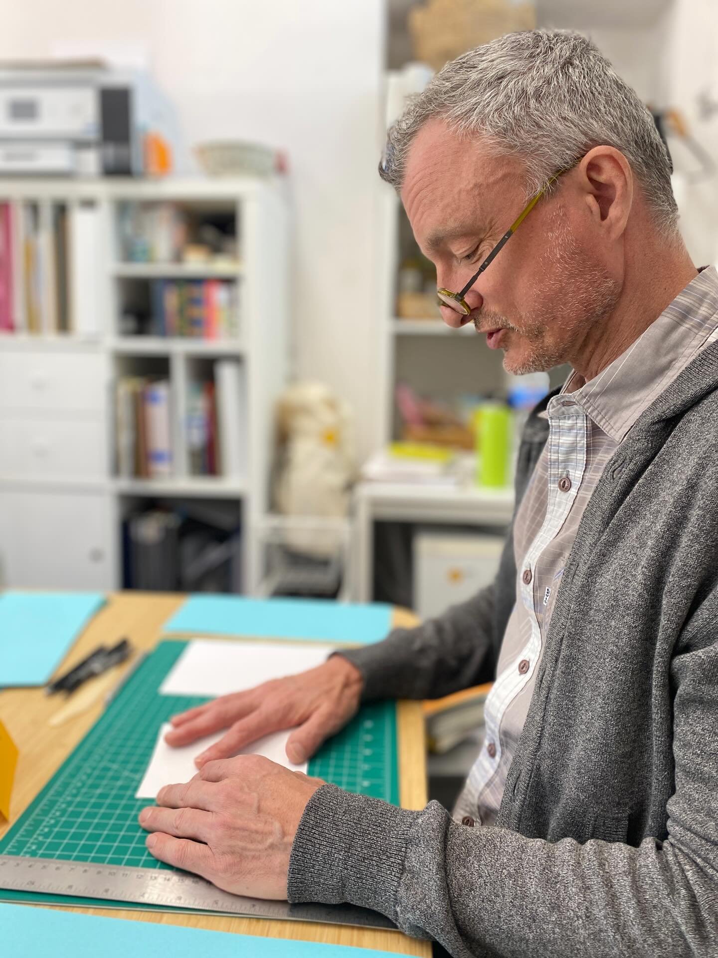 We were completely captivated during the first session of Paper Engineering for the Pop Up Curious on Tuesday afternoon, and cannot WAIT for what Shawn has up his sleeves for us the next three weeks!

What a JOY!
#hivebookarts #hivebookartscenter #po