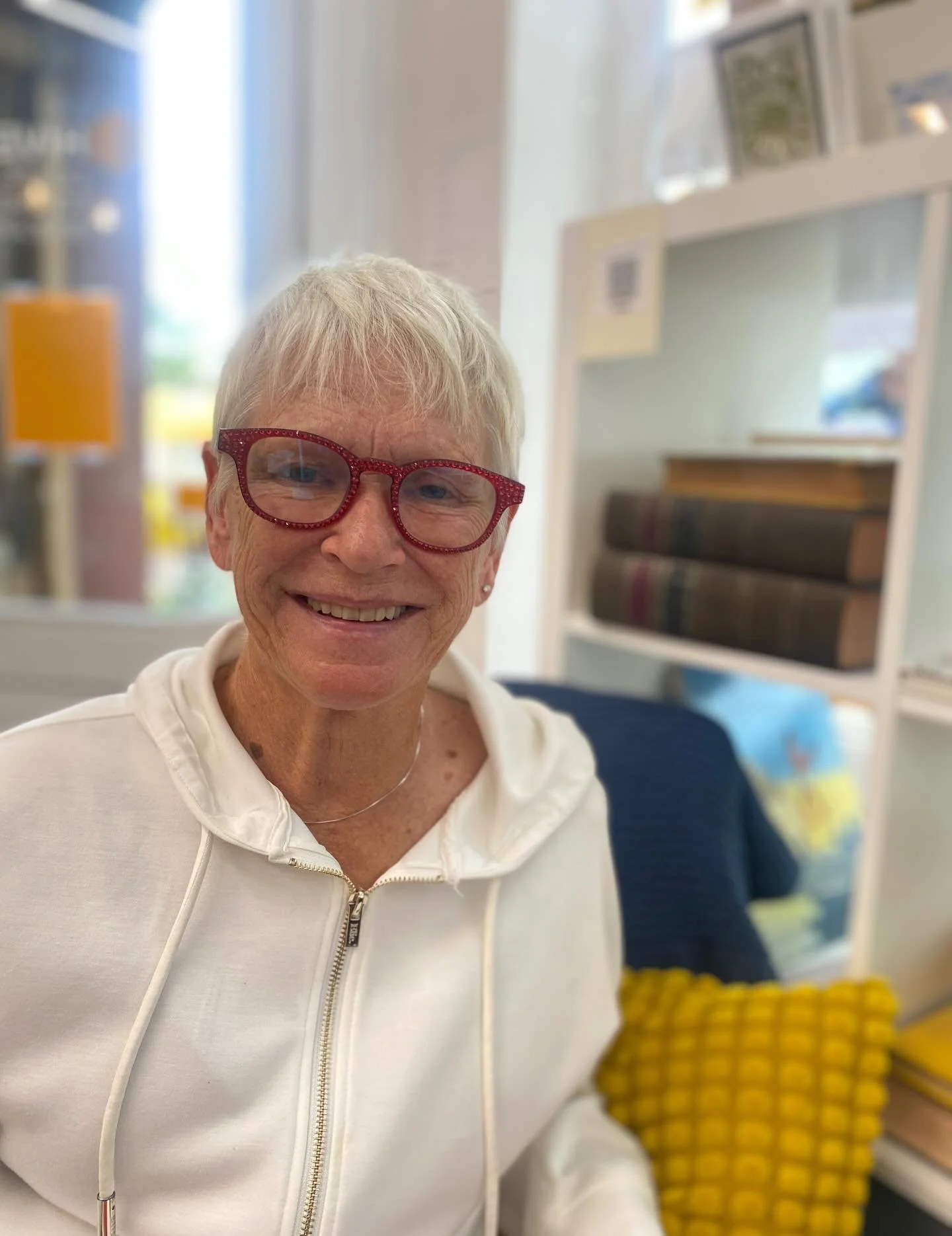 Our dear friend @pamelapaulsrud of Treewhispers stopped by today to plot and plan some Evanston-based Treewhispers activities in advance of her exhibition at @evanstonartcenter in April. 

Keep your eyes peeled for some upcoming awesomeness all aroun