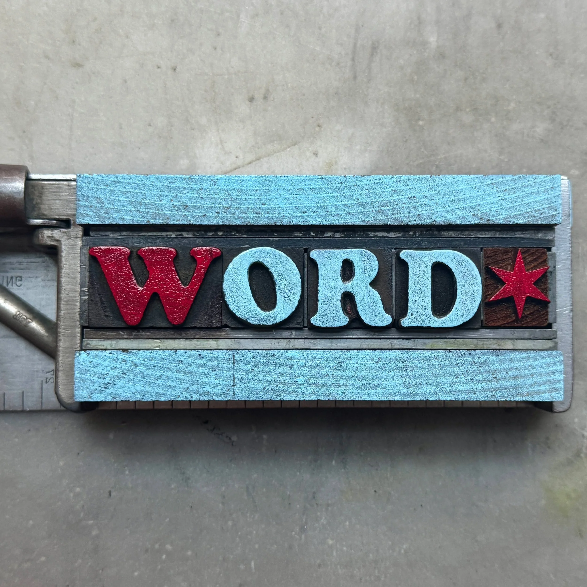 November 5-8!

WAYZGOOSE ORD (WORD!)!

On Friday, November 6, from noon-5, we'll be hanging out in an informal Open House sitch, and from 1-4, you can print your own WORD! bookmark on Alice, our littlest press.

And on Saturday, November 7, our WORD 