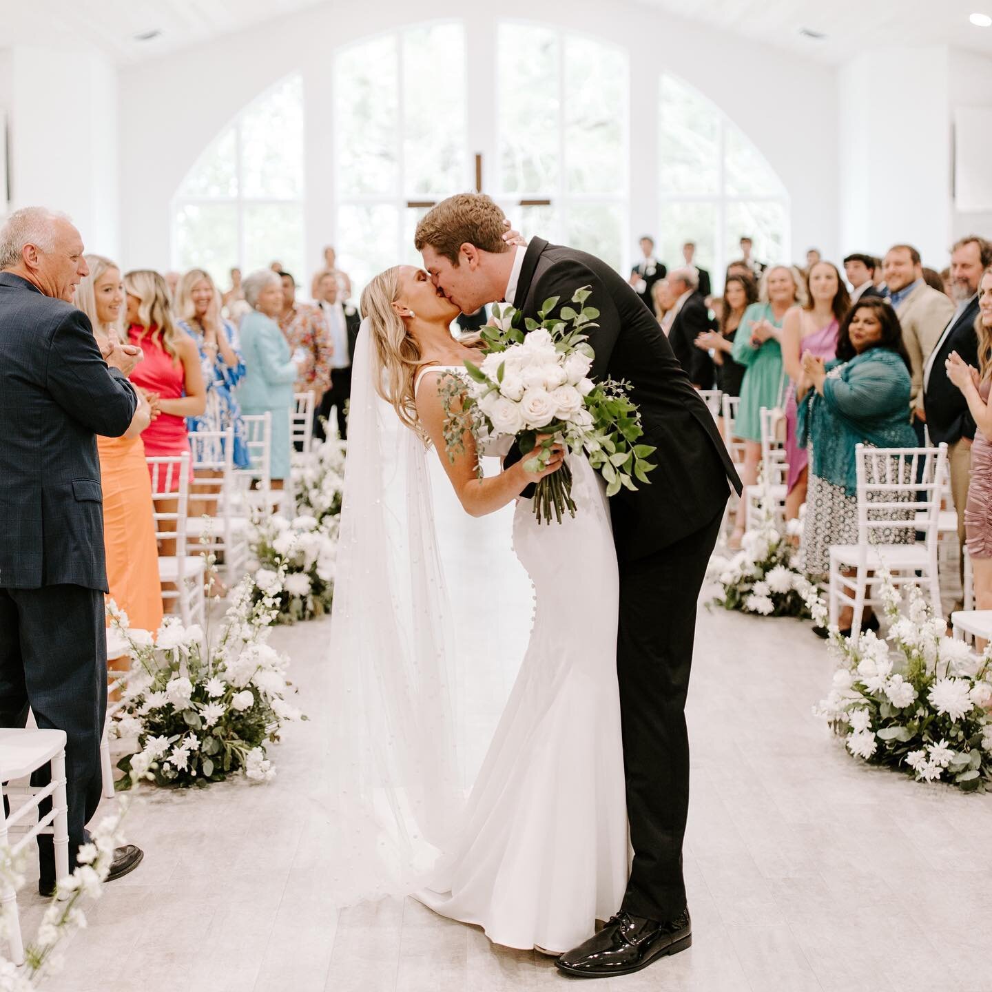 There&rsquo;s nothing like that post-ceremony, just married kiss half-way down the aisle feeling! 🥰 
Emily + Ryan we&rsquo;re pure magic on their wedding day ✨🤩
@raeganbuckleyphoto 
//
#stephaniearw #amandareedweddings #arbride #arkansasbride #summ