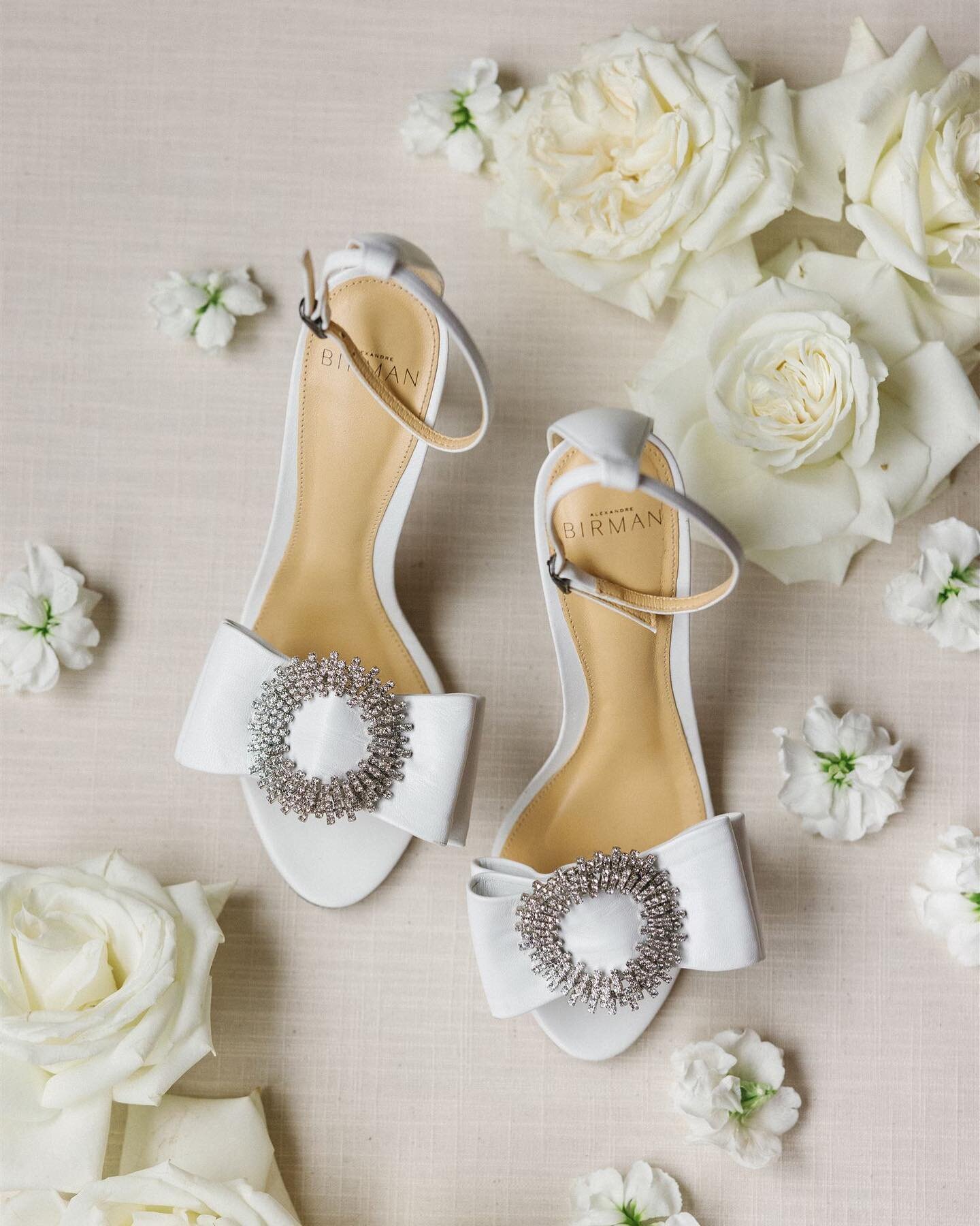 Taking a moment to appreciate these gorgeous wedding shoes 🤩 Savannah incorporated a nod to bows on her wedding day and they shined through in the most perfect places like her wedding shoes, custom earrings, and even the napkin fold on the table. 🤍