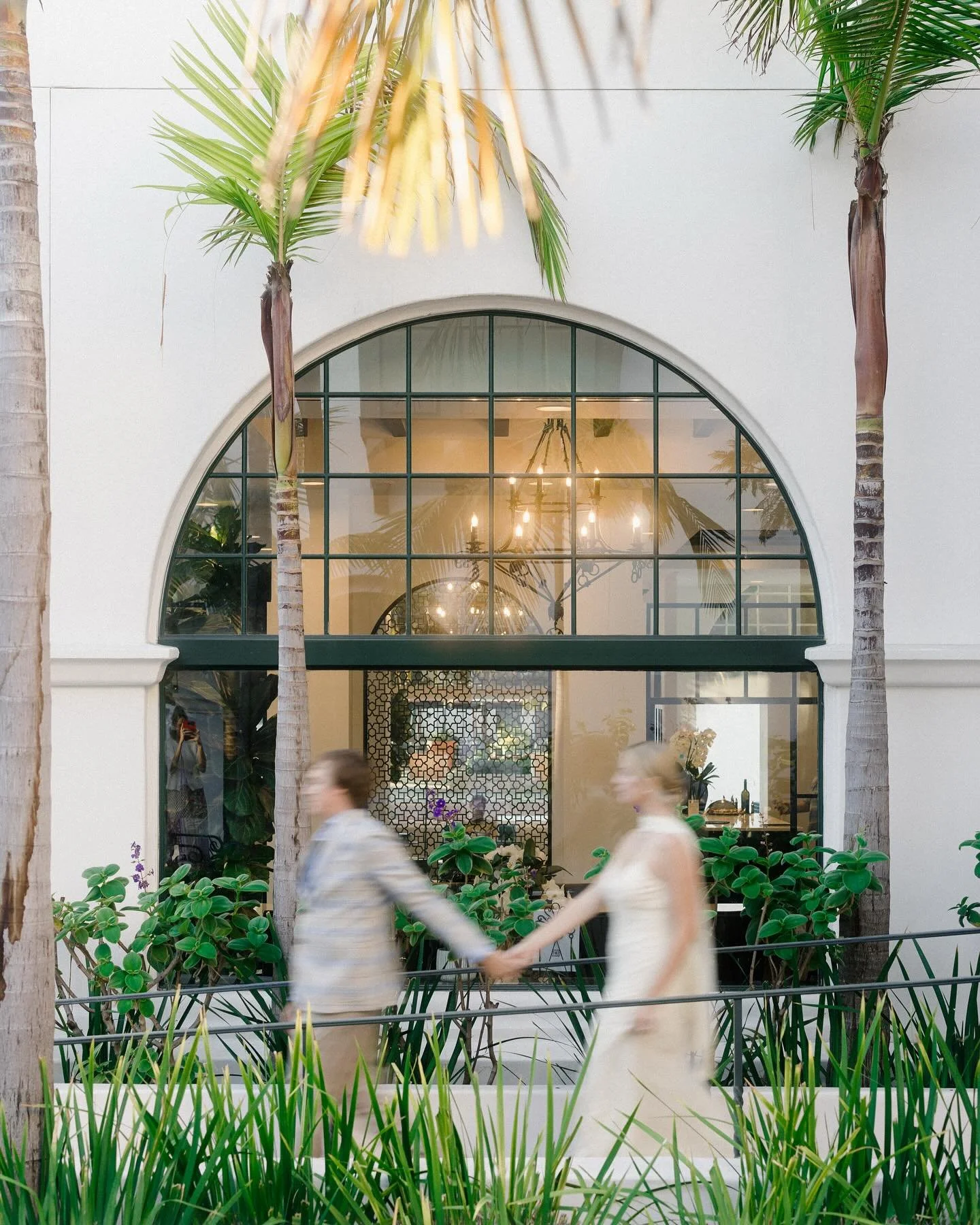 Welcome Party Checklist no matter where in the world you are celebrating! 
✔️pre-party photoshoot date with your honey
✔️rooftop venue
✔️full-bar
✔️welcome bags
✔️family heirloom vintage dress
✔️milkshake shots 
Just to name a few favorites from Summ