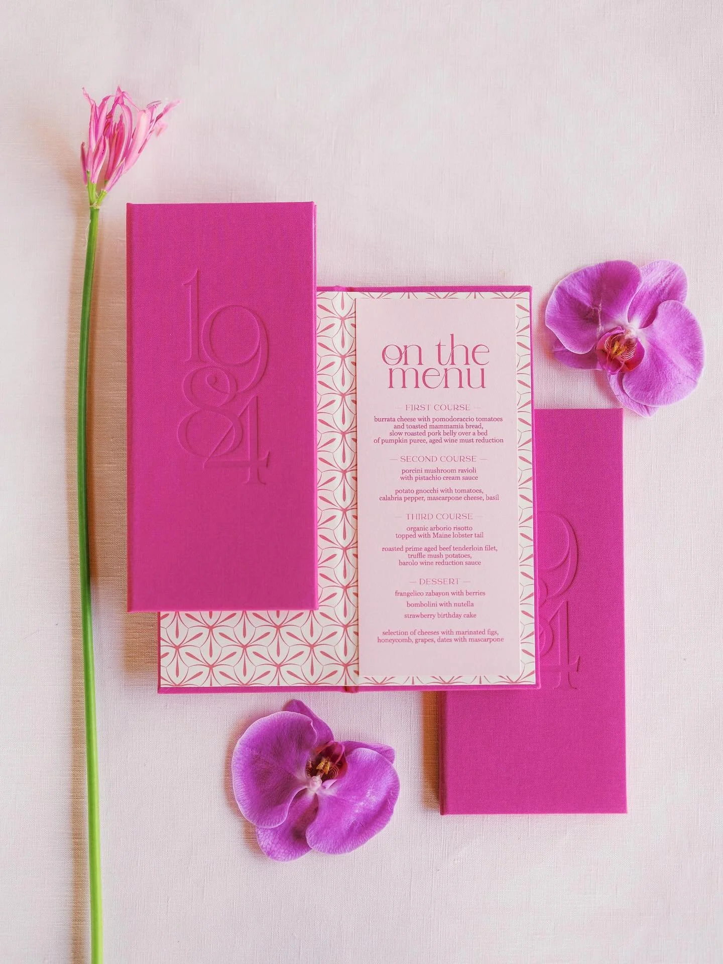 Love is officially on the menu. 💌✨

From raspberry-hued linens to candlelit blush tablescapes, we&rsquo;re feeling inspired by a palette that&rsquo;s bold, romantic, and just a little bit dramatic. 😉

Valentine&rsquo;s Day is the perfect excuse to 