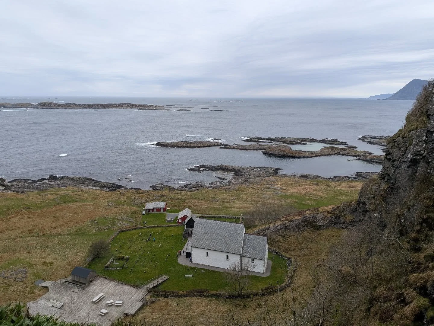 Kinnakyrkja sett fra Bornihelleren