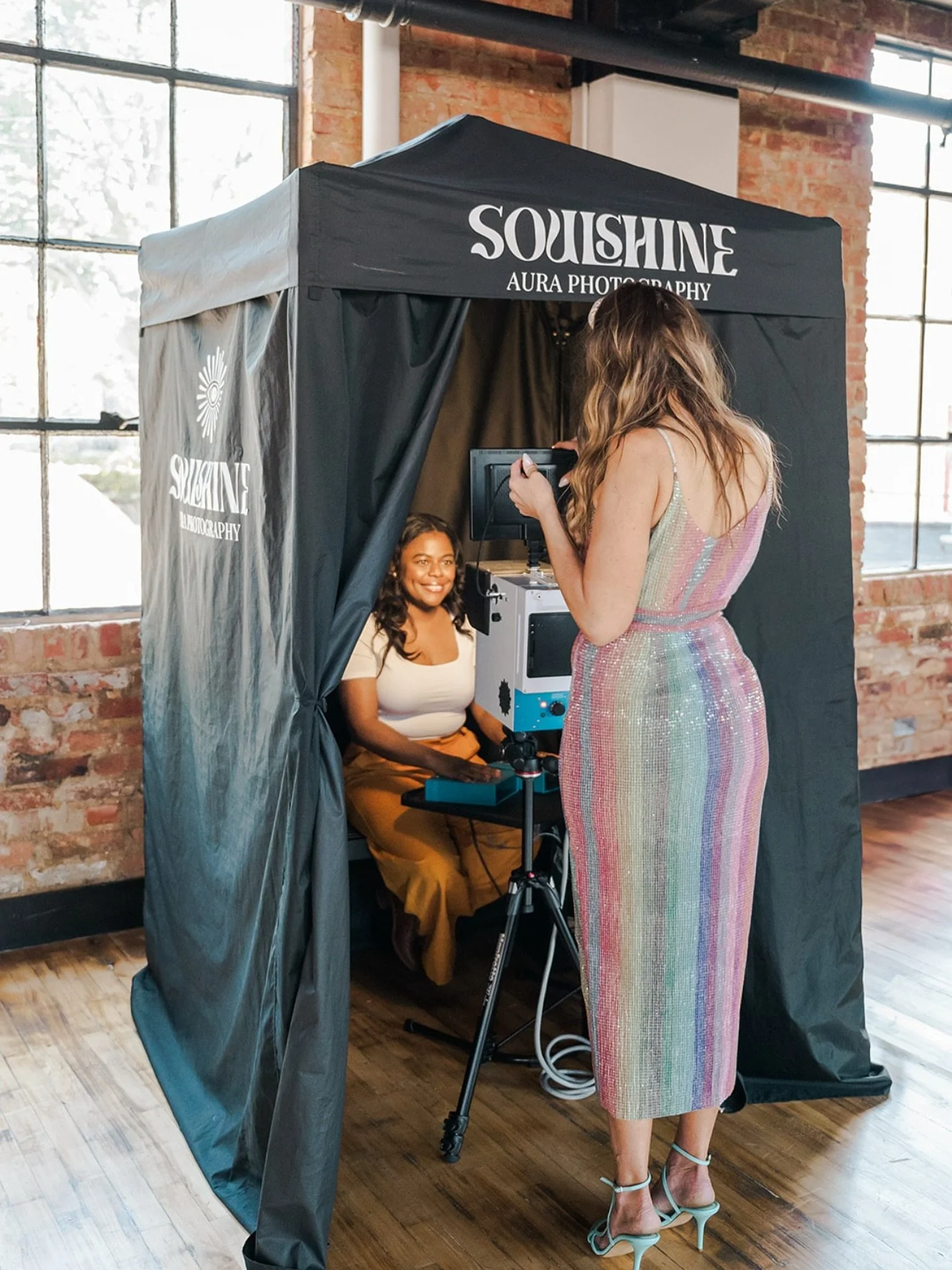 🚨 We just open up a few more appointments for our sold out pop-up this Sunday at @reloveandrewind 🚨 

We will be on site taking aura photos from 12-4pm now instead of 12-3pm. Link in bio to snag one of the newly added time slots. 🌈🫶🏻

Can&rsquo;