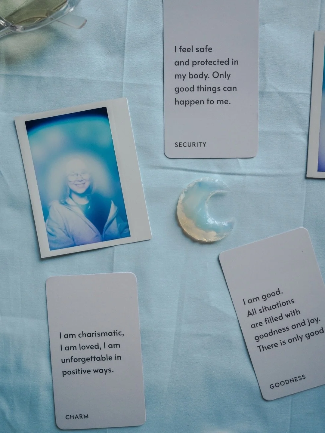 WHITE AURAS ☁️🤍
⠀⠀⠀⠀⠀⠀⠀⠀⠀
You are rare and profoundly special&mdash;a radiant soul whose light flows through the world. Soft in presence, wise beyond measure, you move through life as a gifted healer, guiding with gentle power and an open heart.

⠀⠀