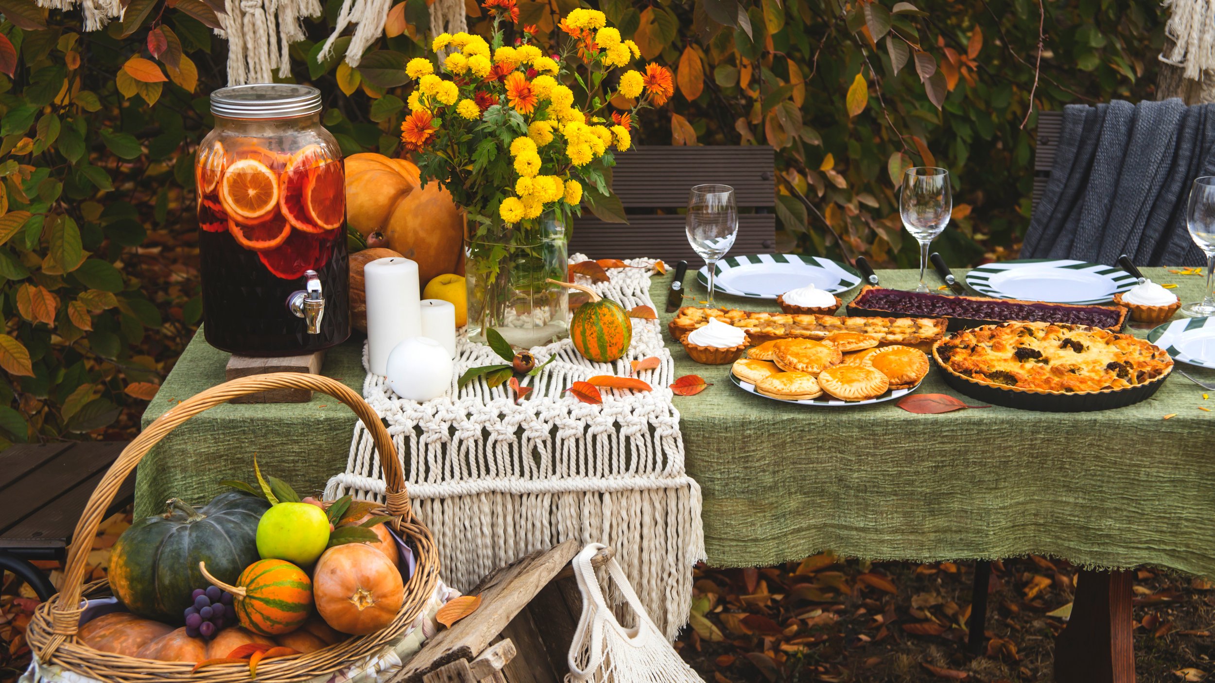 How to Create a Cozy Outdoor Space for Fall Entertaining