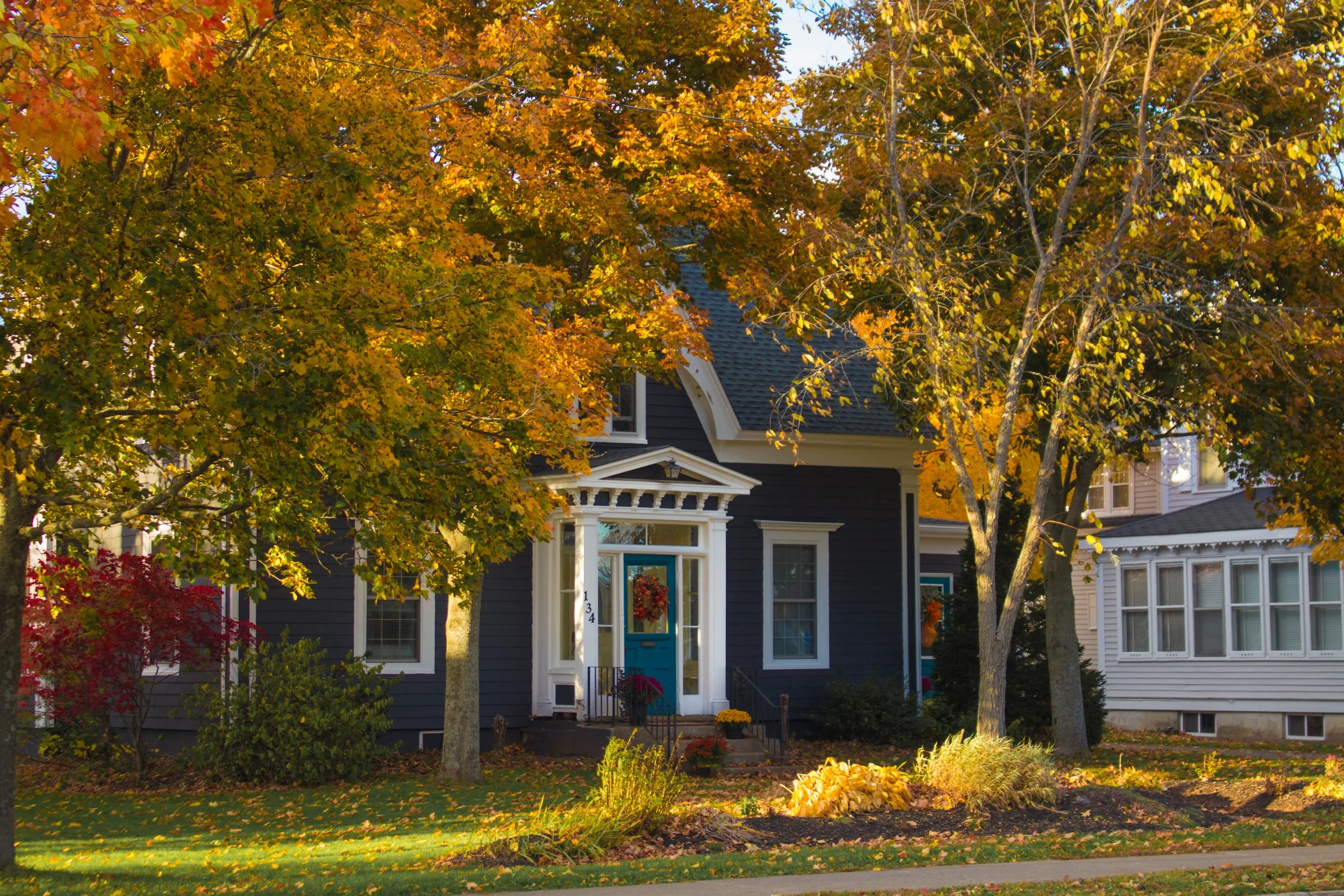 The Benefits of Buying a Home in the Fall: Why You Shouldn't Wait for Spring