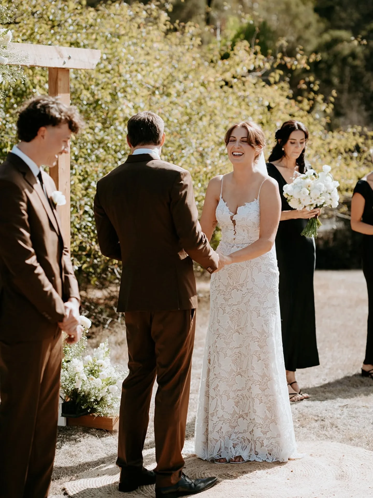 Ceremonies that make you laugh are my favourite 💯

Photographer: @daisyandpineweddings
Venue: @bellbraeharvest #bellbraeharvest
Makeup: @theluxemakeupstudio
Dress: @embrace_bridal
Florist: @peonyandweaselflowerco
Charcuterie: @boxedandboards
Celebra