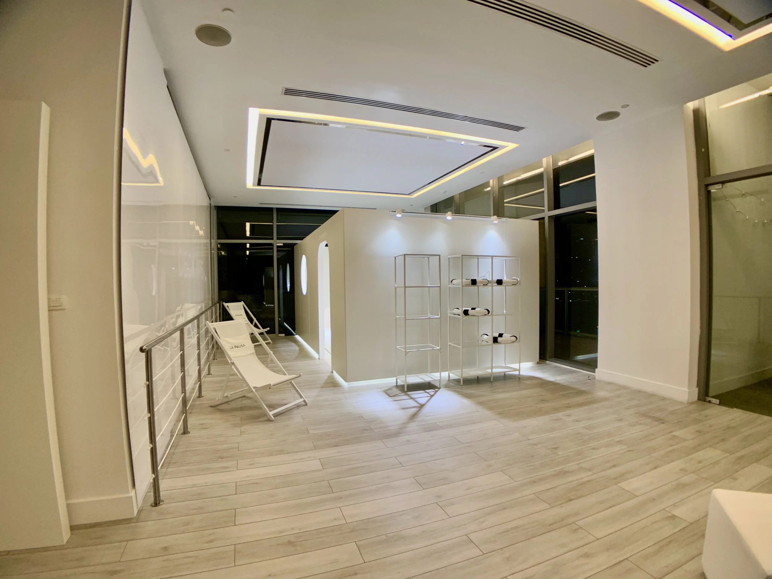 Sistemas constructivos ligeros aplicados a espacios de exhibición temporal.