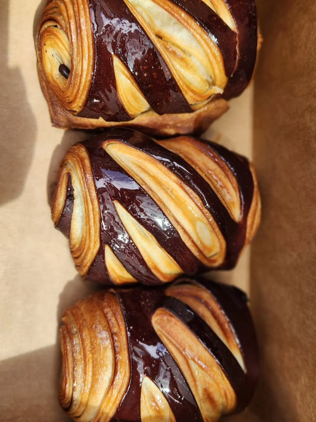 #painauchocolat#lamination#croissant#chocolate#handmade#bakedgoods#bakedwithlove#bakersofinstagram#microbakerylife#supportlocal#smallbusiness#shortandsweetbakery