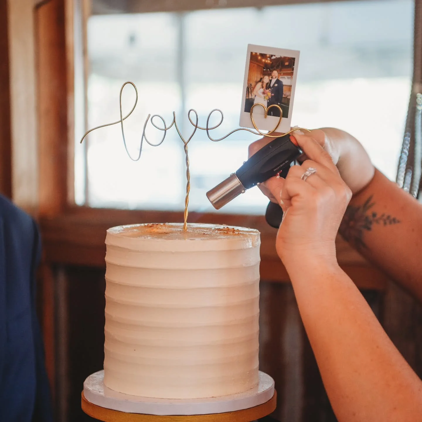 Spring is almost here, and so is the beginning of wedding season. Im so thrilled that I get to play a part in so many of your special events this year. 

Throwback to Hailey + Nick torching the top of their creme brulee cake. ❤️❤️❤️

📸@chrisklasphot