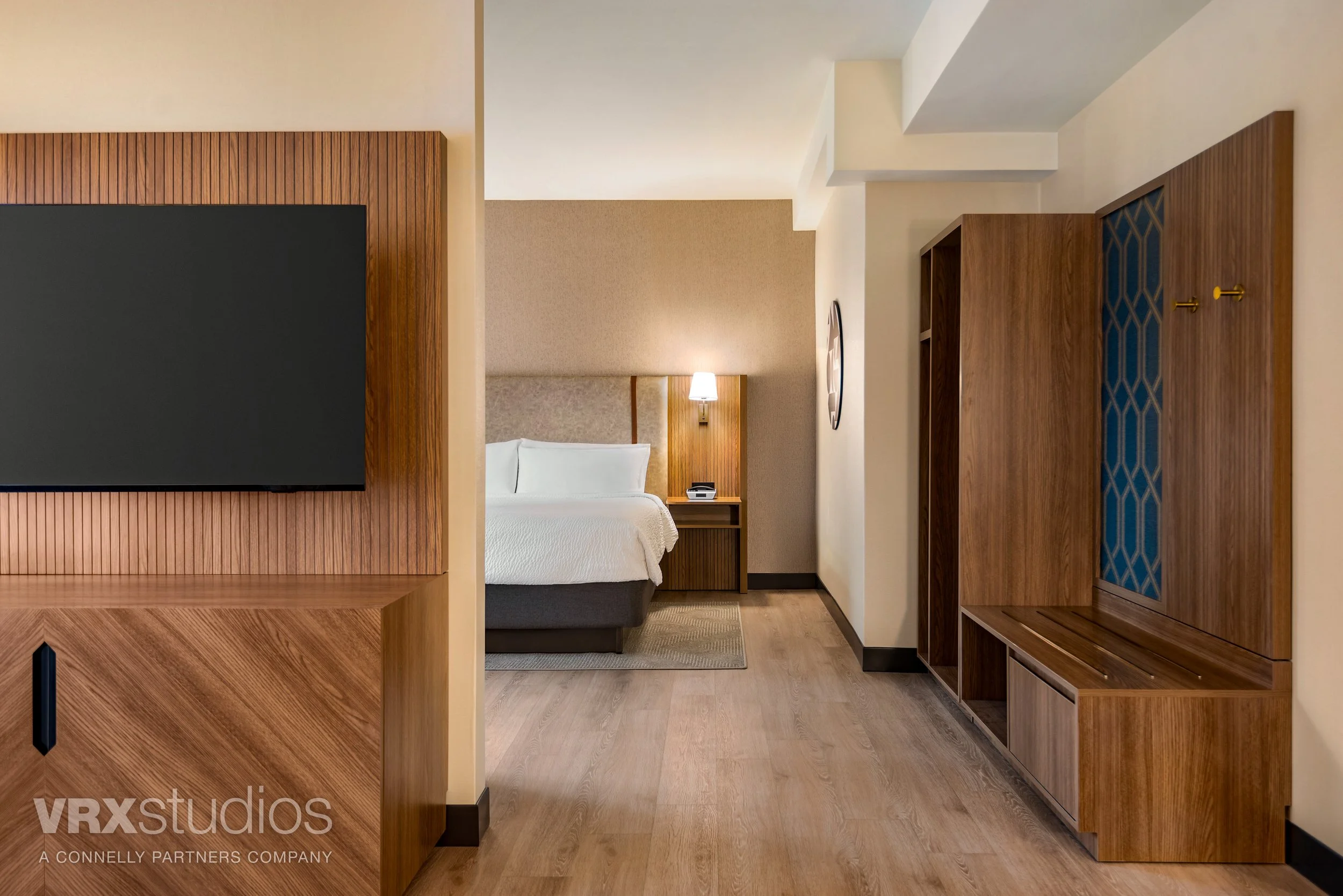 holiday-inn-vancouver-king-suite-2.jpg