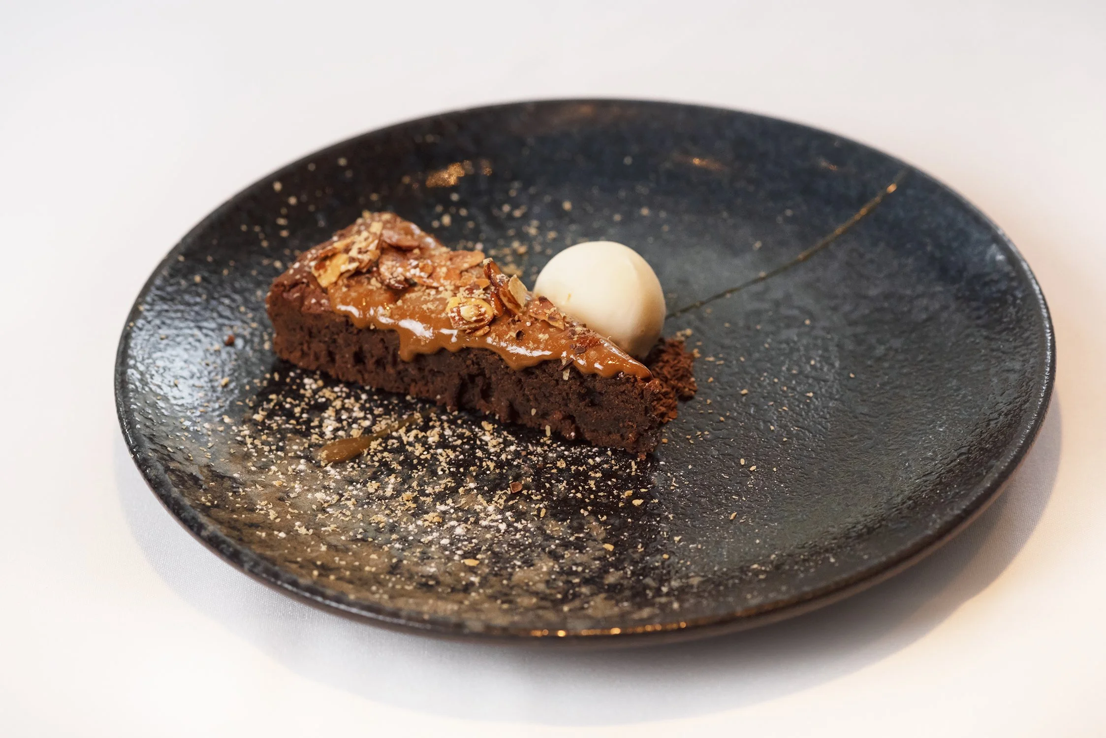 13-fine-dining-chocolate-brownie-caramel-vanilla-ice-cream.jpg