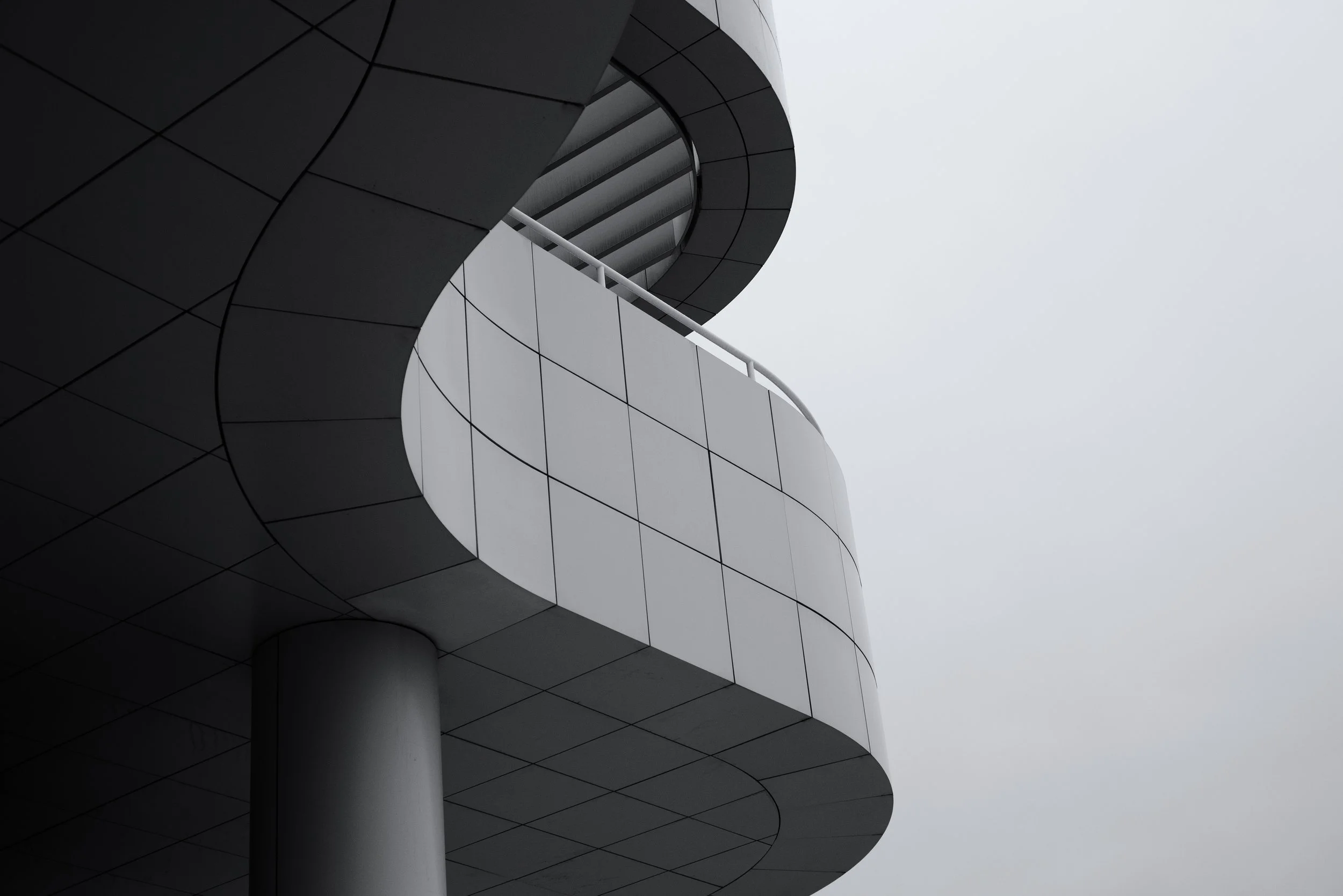 21-los-angeles-getty-center-spiral-balcony-black-white.jpg