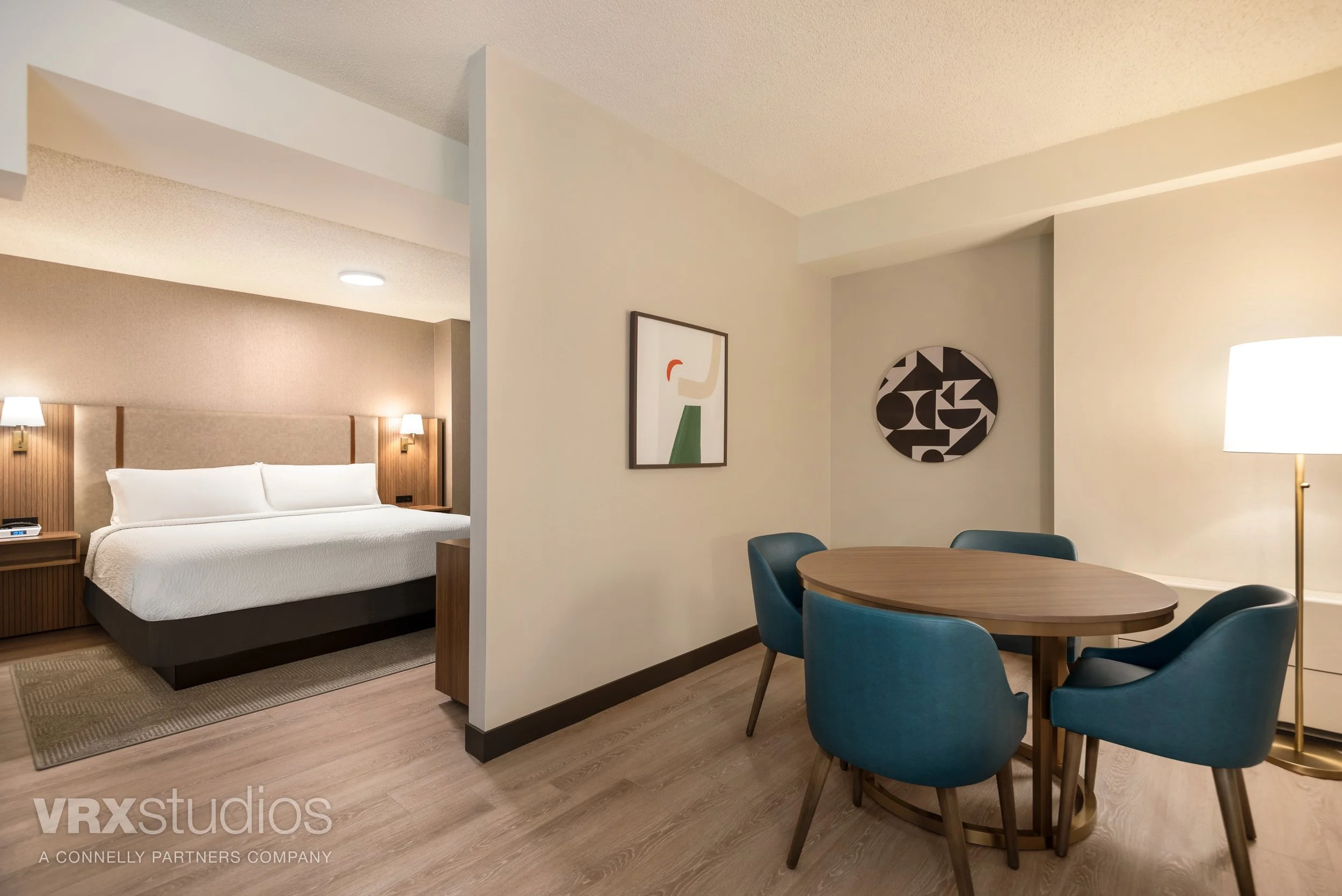 holiday-inn-vancouver-king-suite-3.jpg