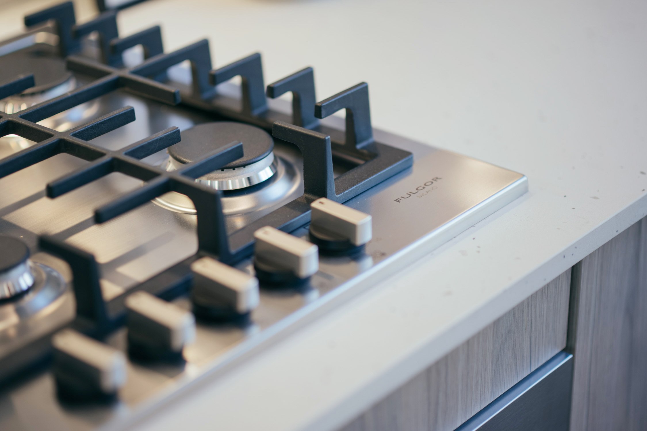 interior-design-kitchen-fulgor-cooktop-marble-counter.jpg