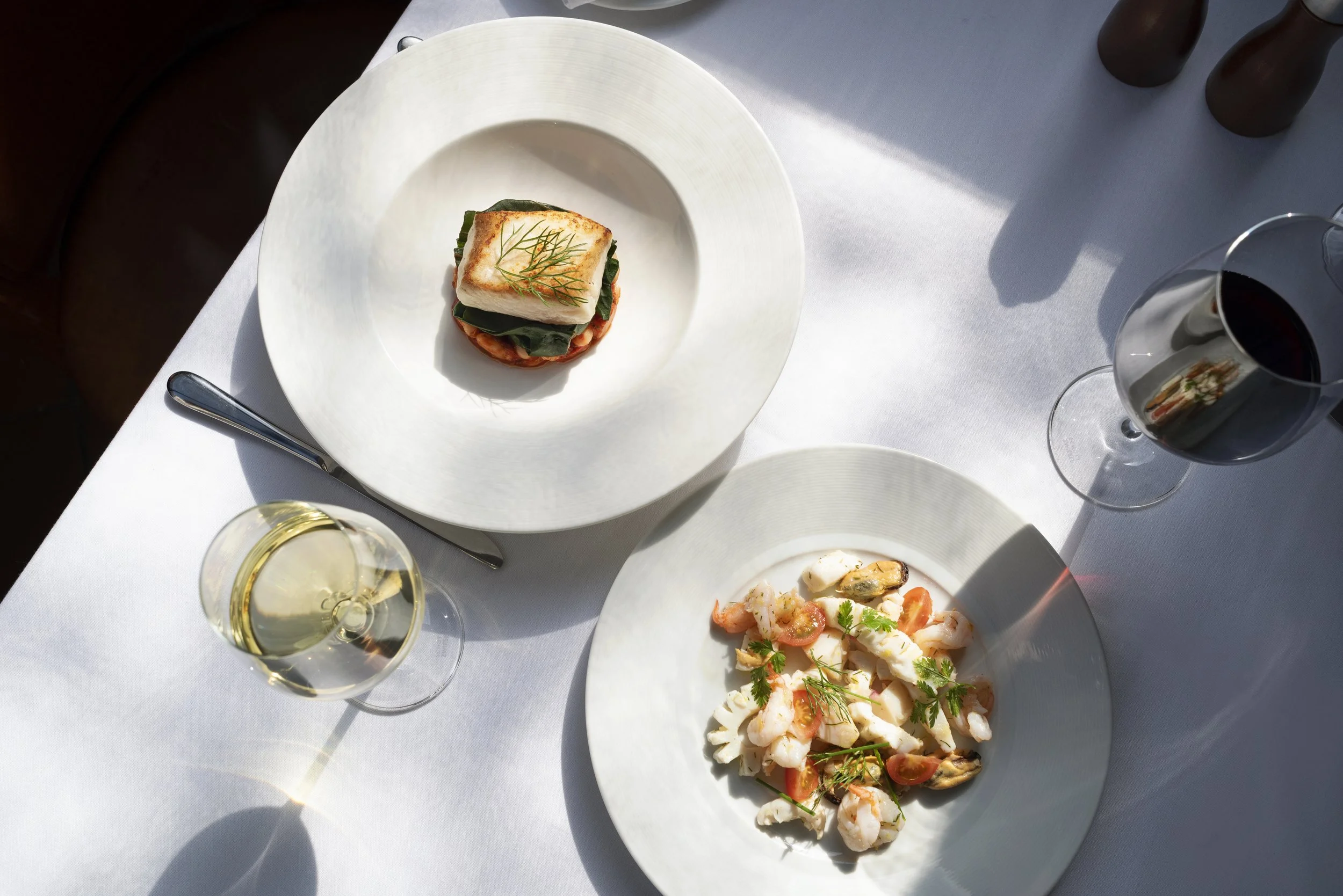 01-fine-dining-seafood-table-halibut-prawns-wine-overhead.jpg