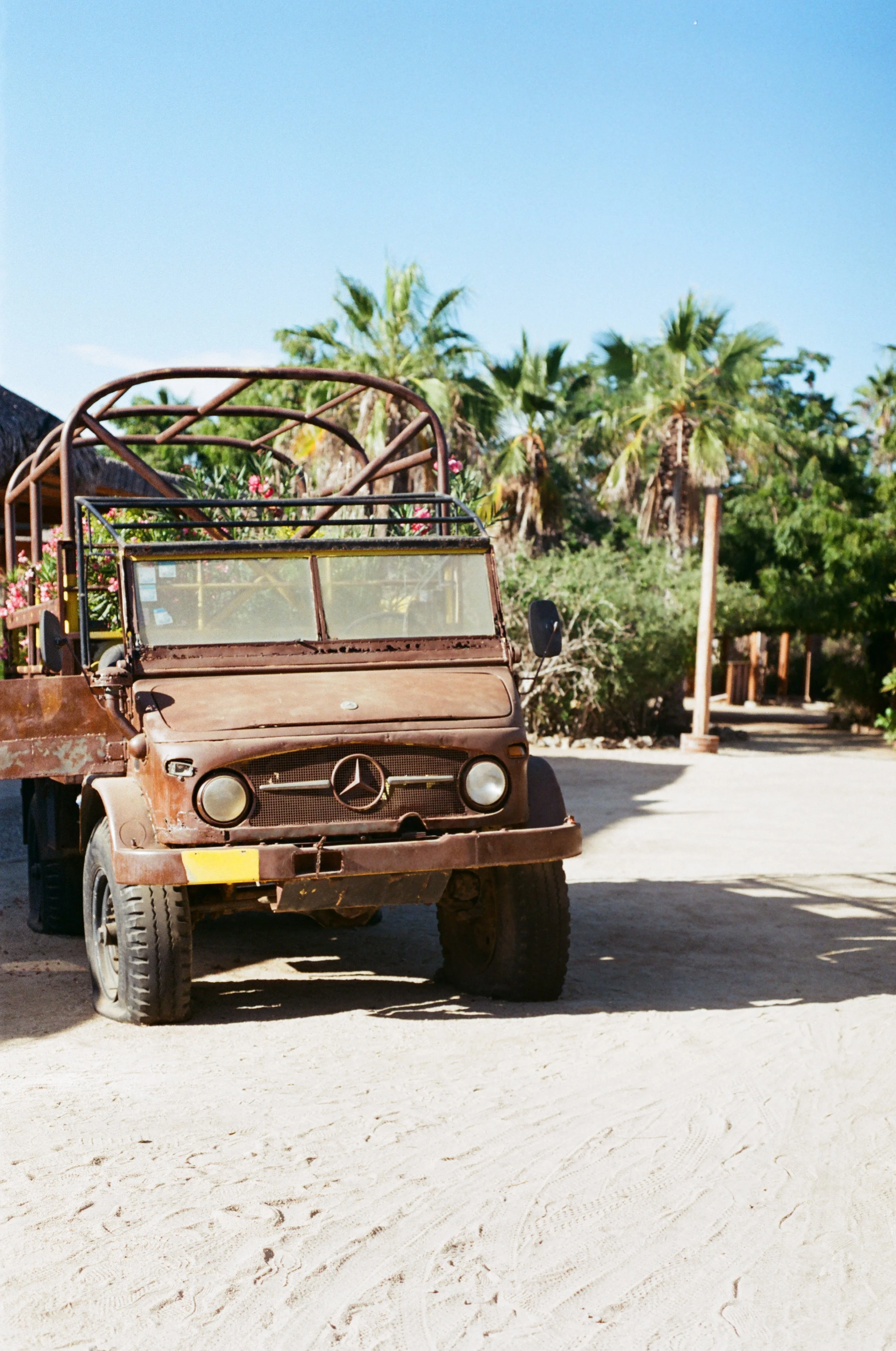 23-baja-cerritos-vintage-unimog-front-film.jpg