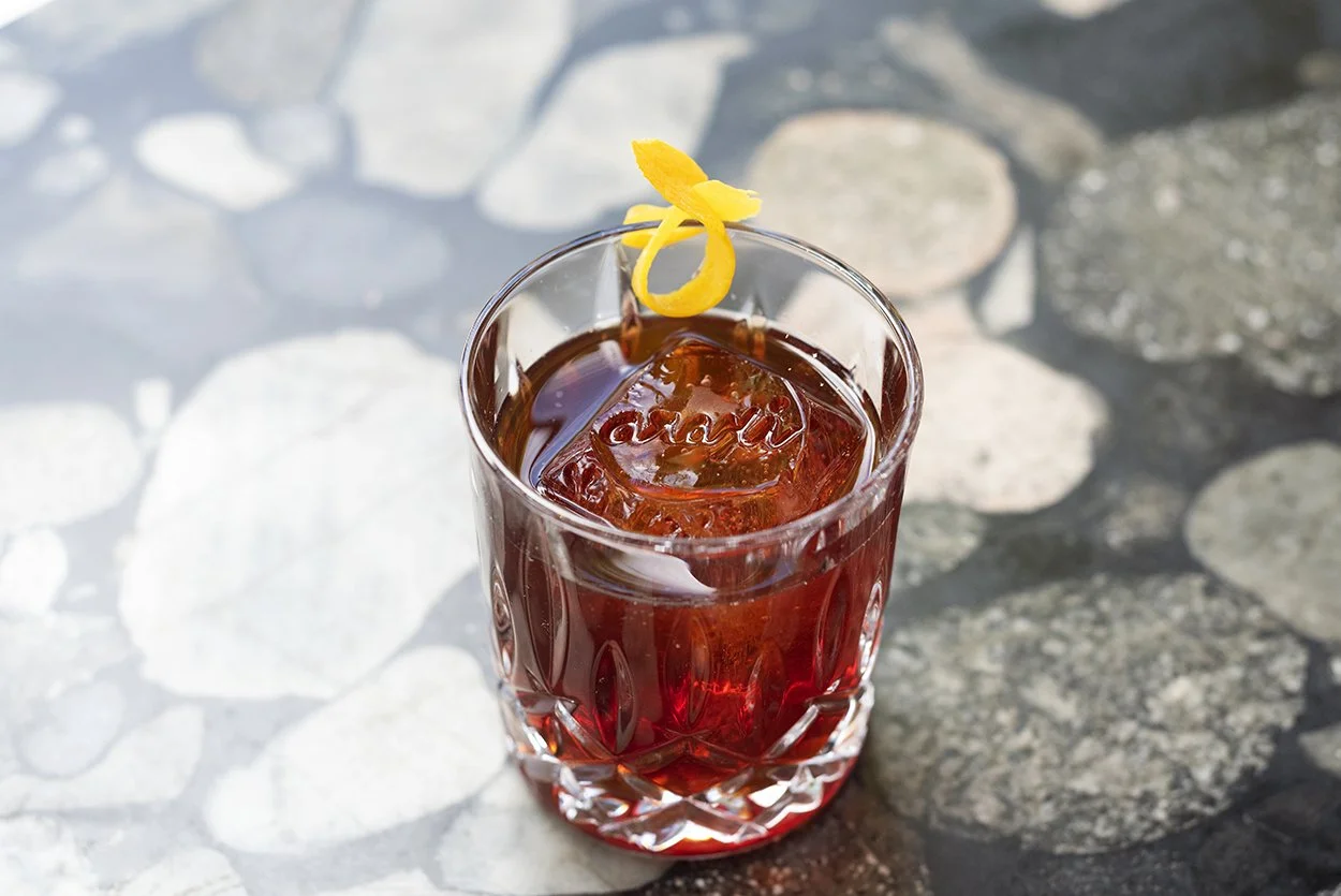 08-cocktail-old-fashioned-dehydrated-orange-pebble-table.jpg