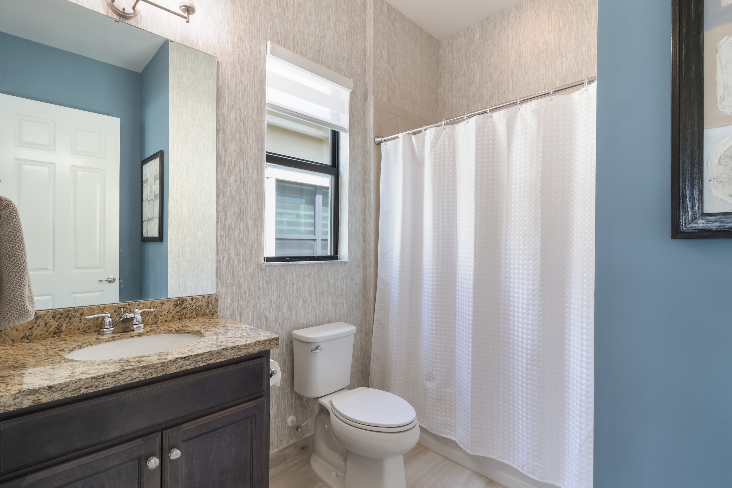 5 - BATHROOM.jpg