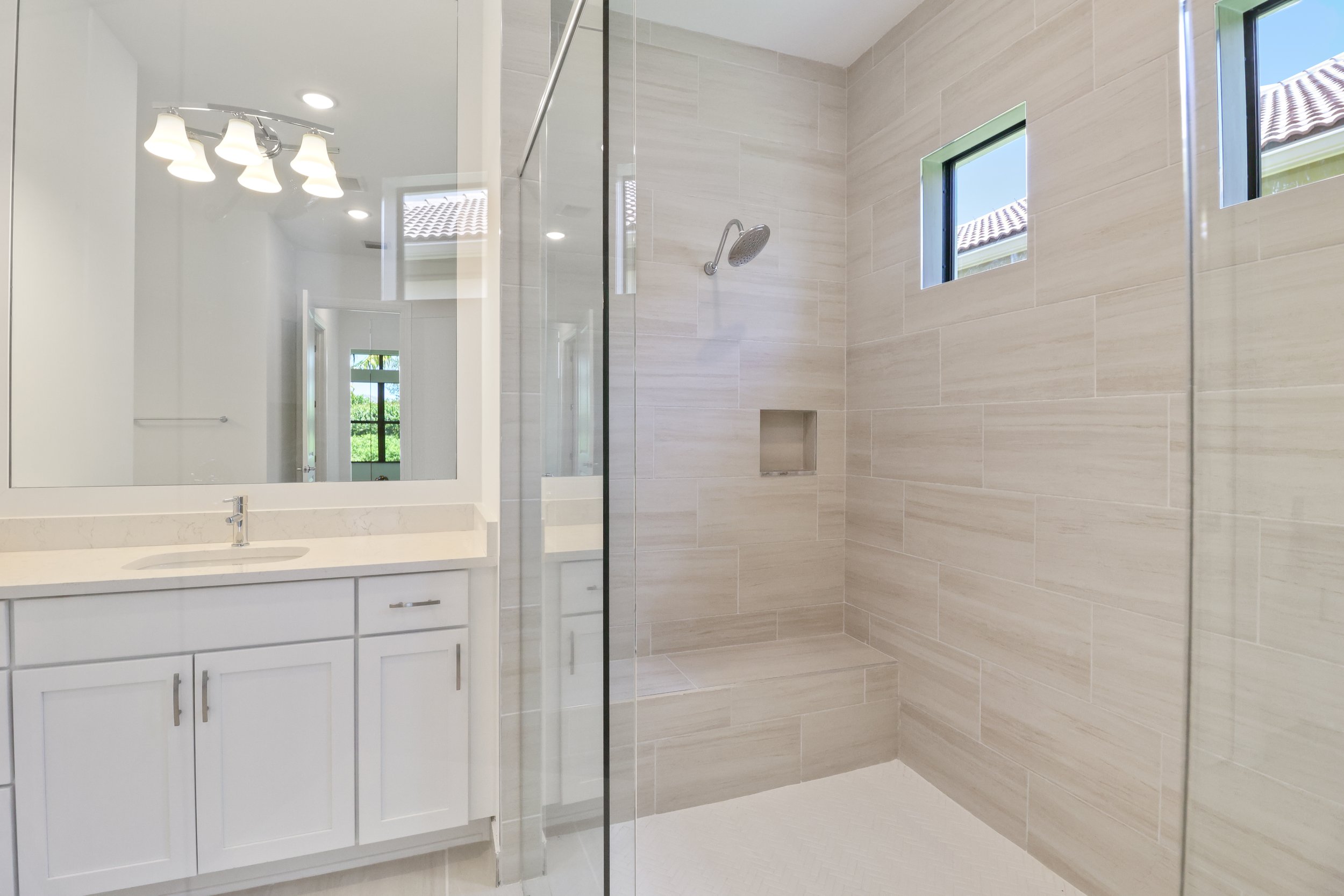 23 - MASTER BATHROOM.jpg