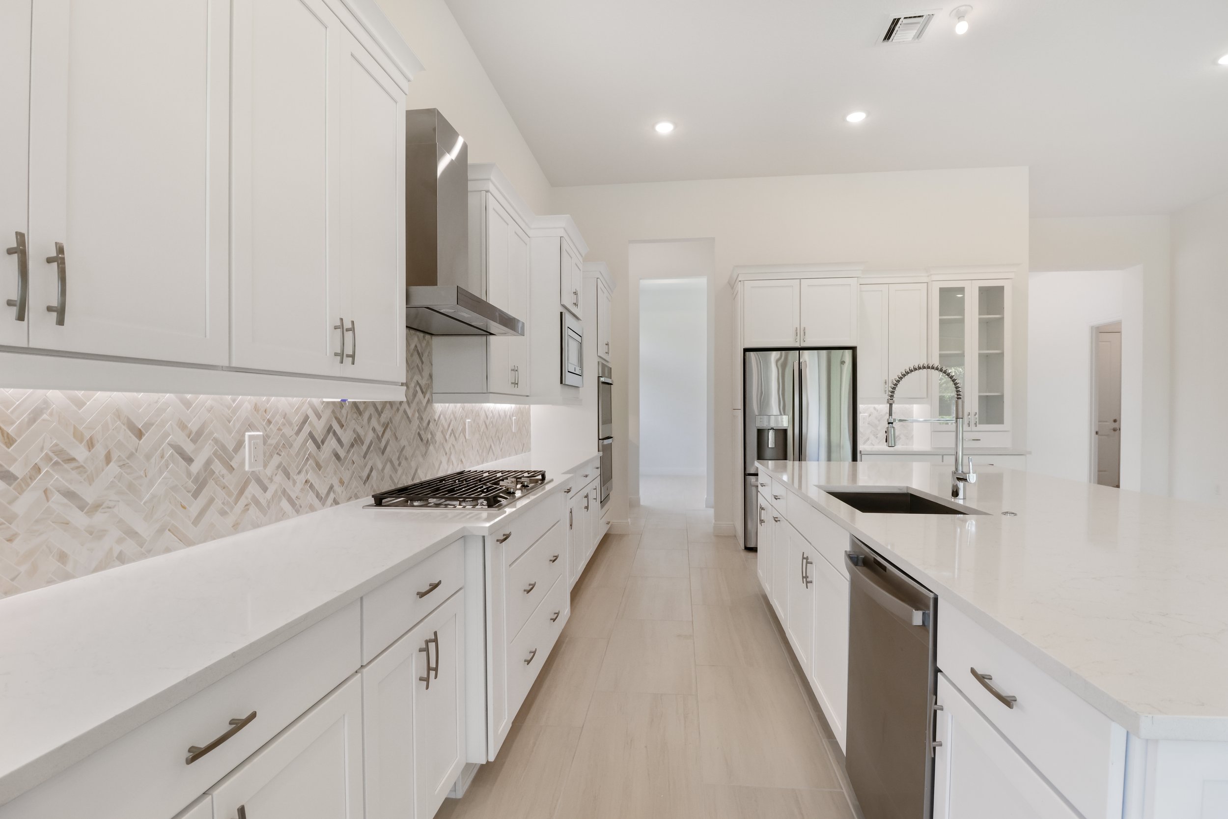 33 - KITCHEN.jpg