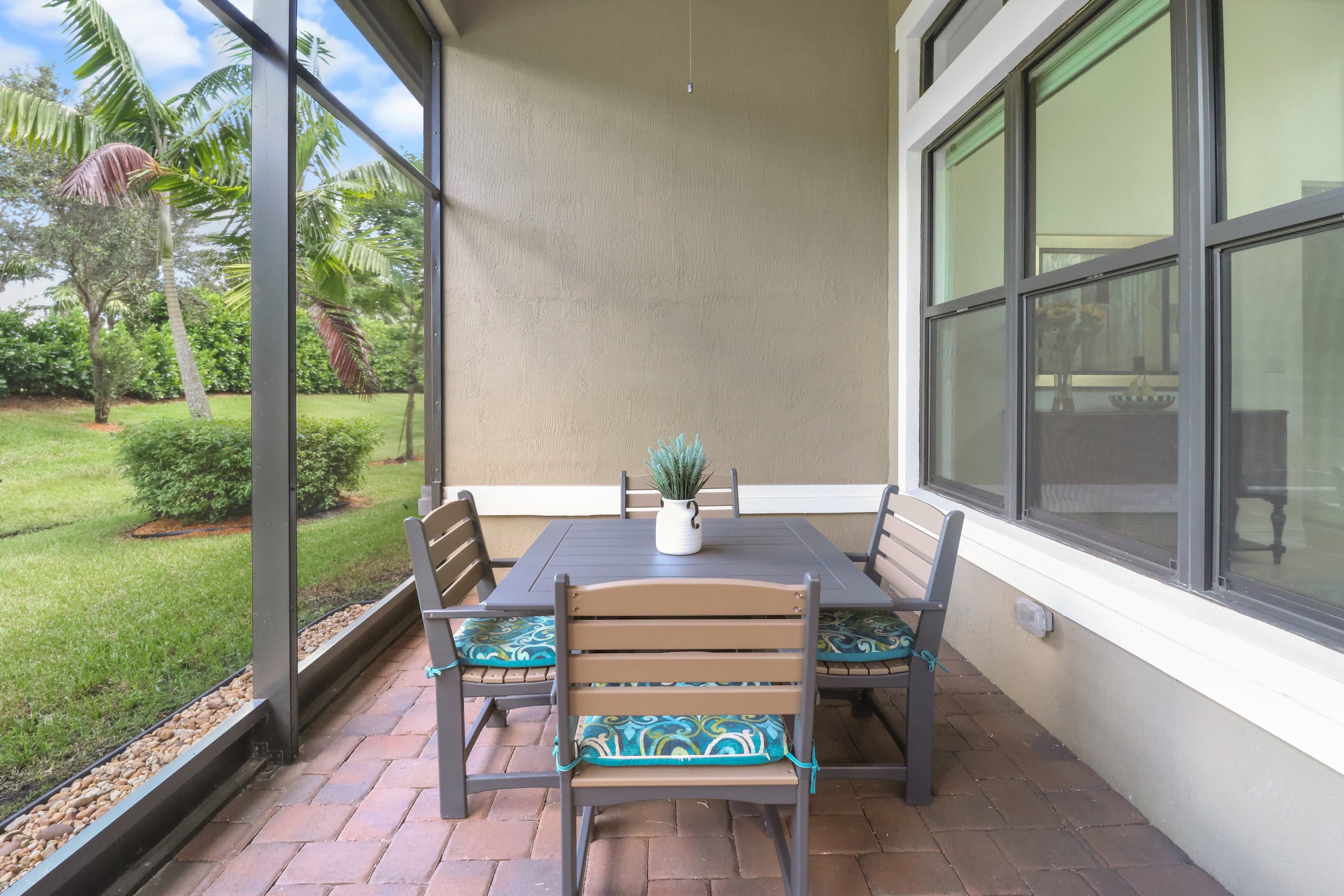 35 - PATIO.jpg
