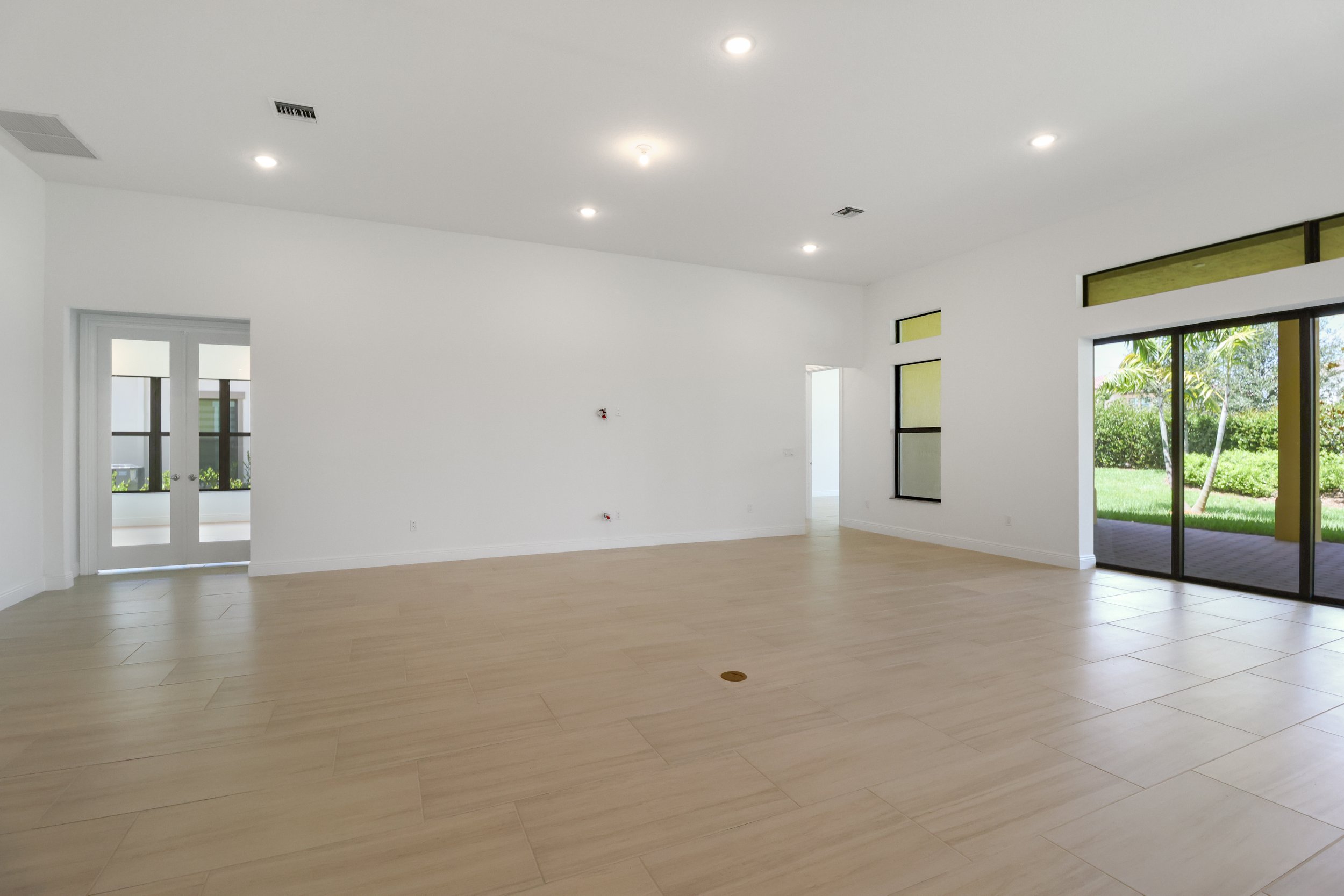 16 - GREAT ROOM.jpg