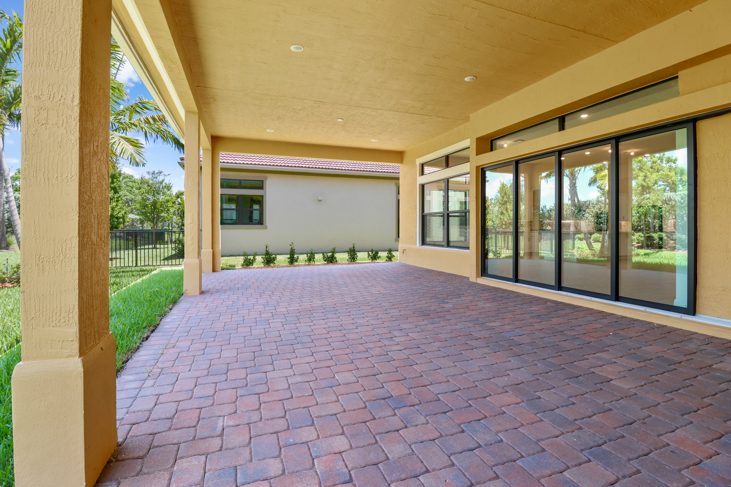 43 - PATIO.jpg