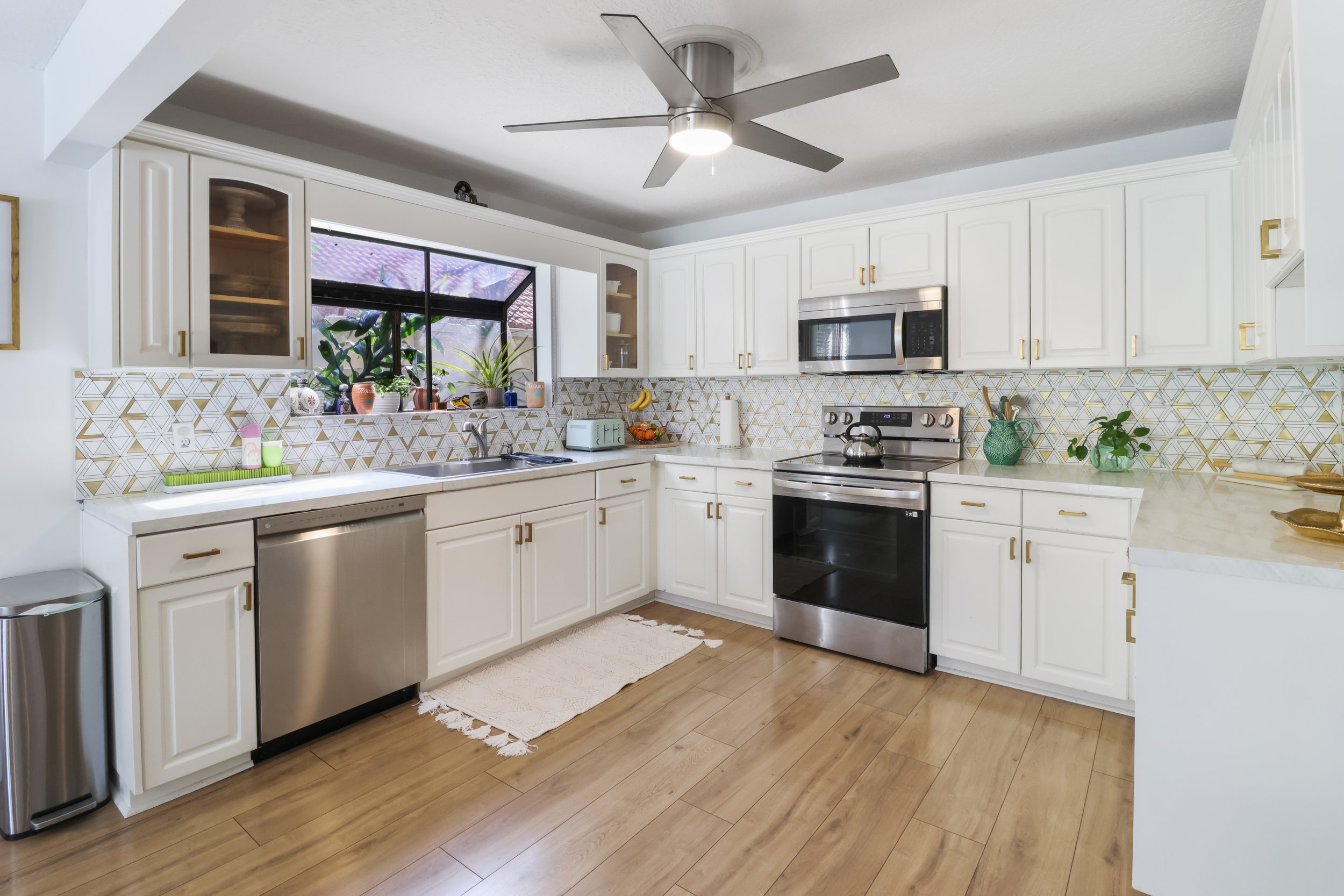 13 - KITCHEN 1.jpg