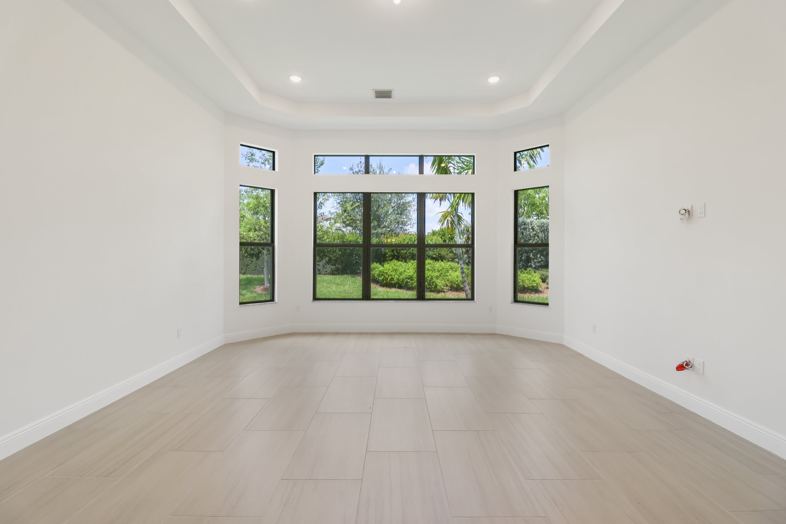 21 - MASTER BEDROOM.jpg