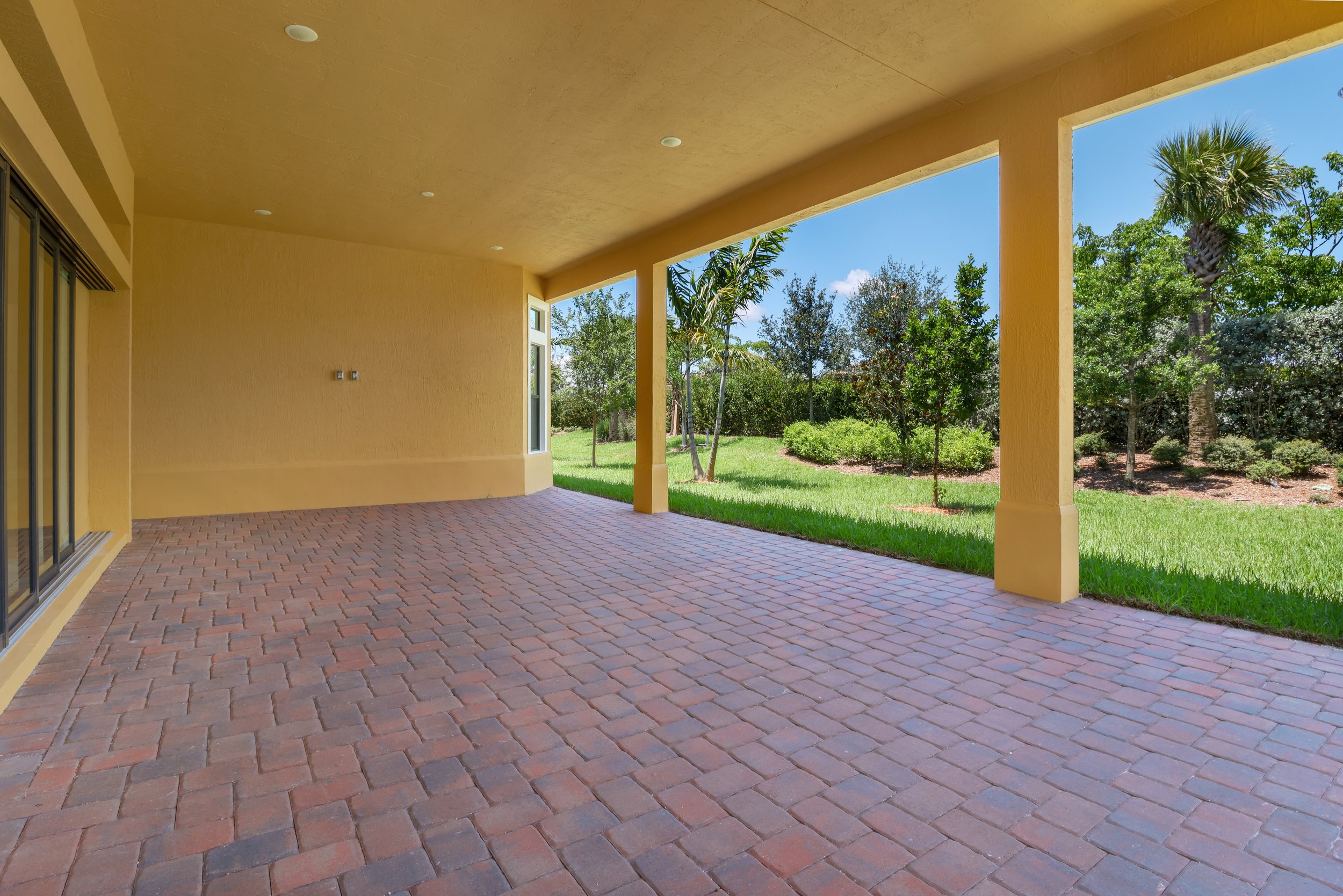 39 - PATIO.jpg