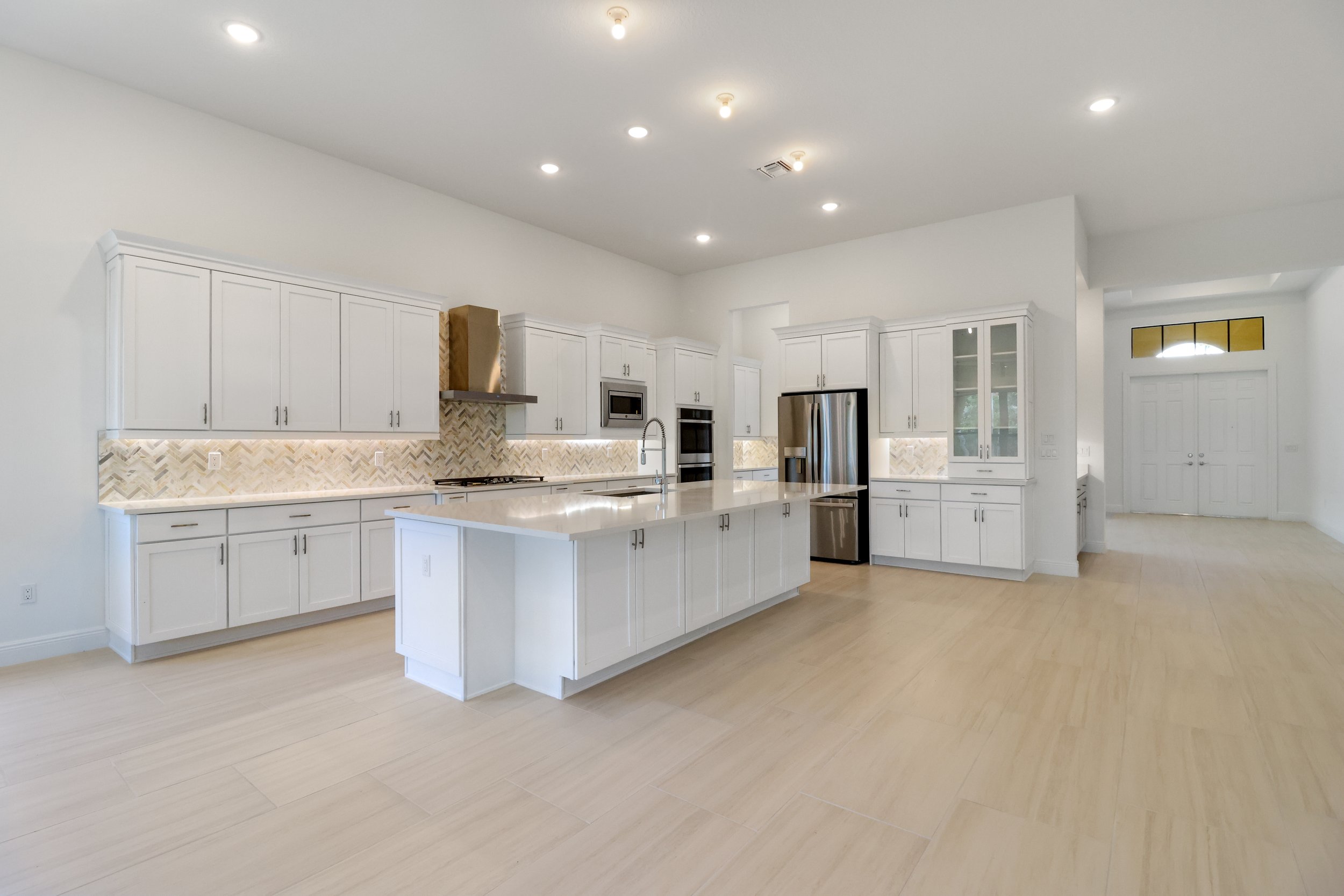 9 - KITCHEN.jpg