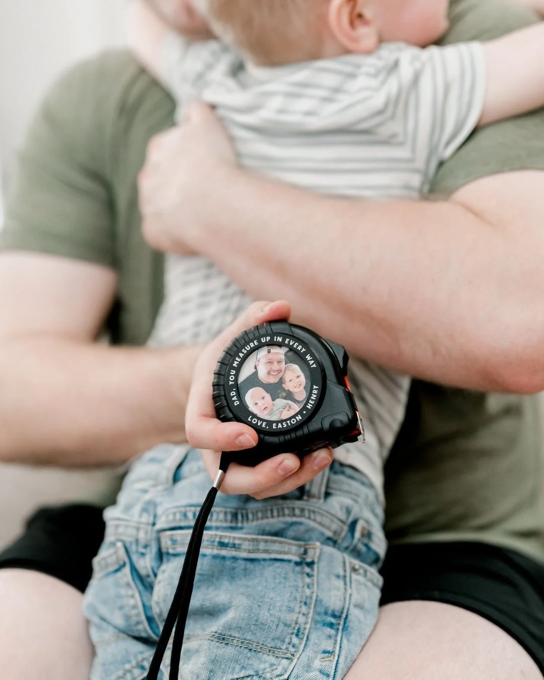 💙🔧 Father&rsquo;s Day is just around the corner, makers!

We thought it was time for the classic tape measure design to get an upgrade with an adorable frame insert!

From custom keychains and license plates to personalized photo tape measures (and