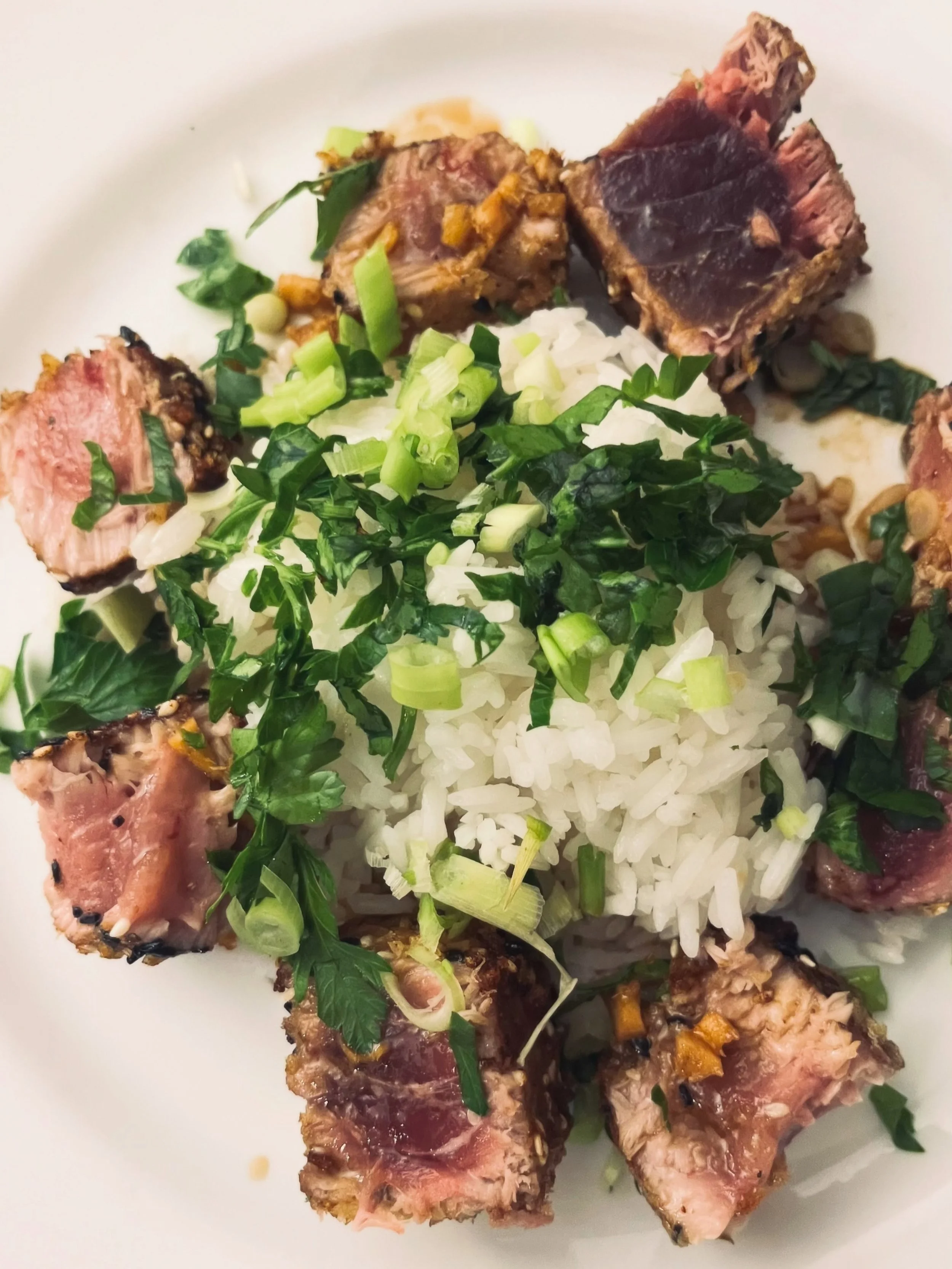 Blue Fin Tuna w Rice + Greens - thanks to
 @provider_nz 🪝

Cook from scratch or cook using whole foods

Whole foods = single ingredient foods
 ie : 🥑🥦🥬🍅🥒🥕🧄🧅🍳🥩🍖🥓🍗 🐟🦞

Link in Bio for more