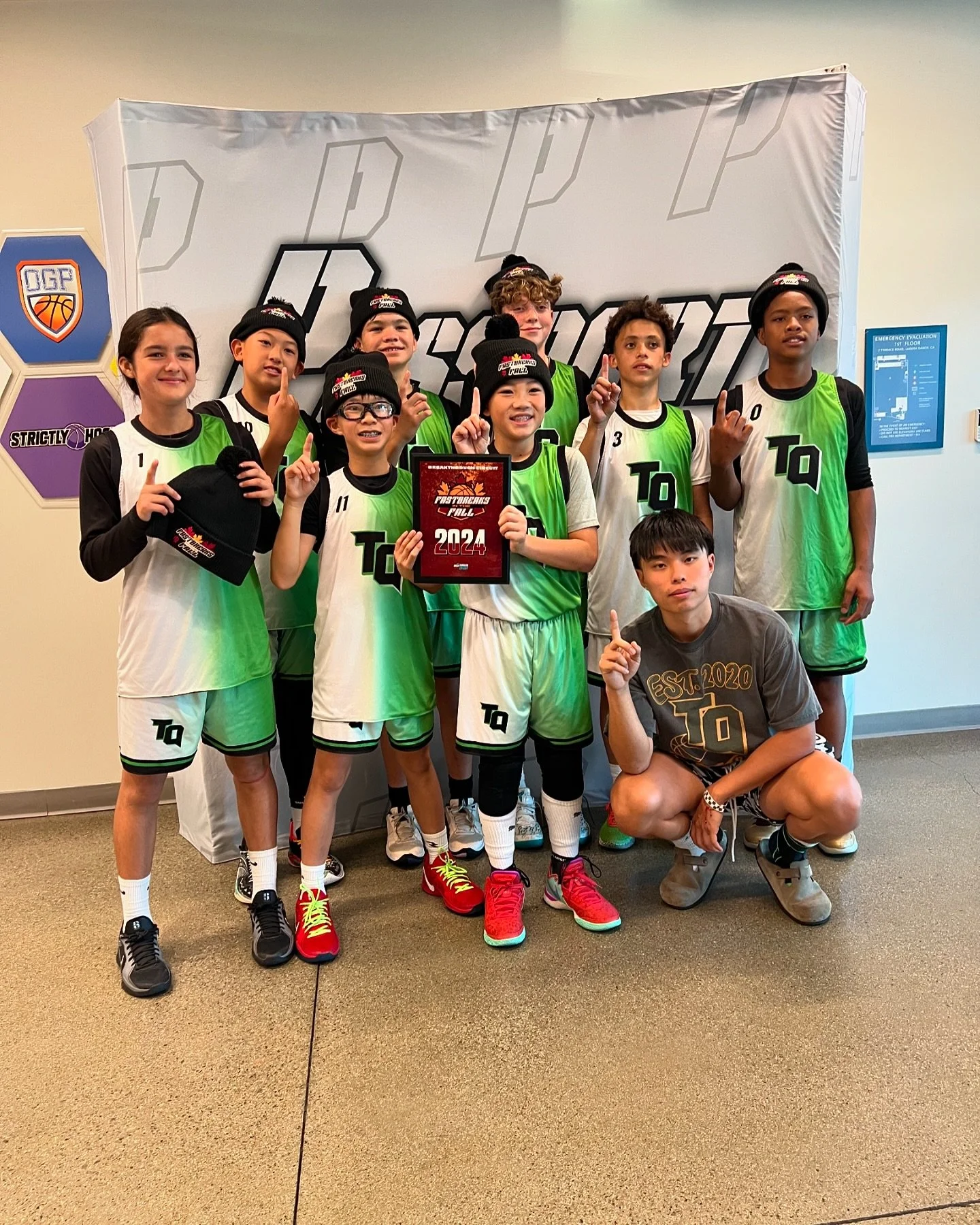 Congrats TQ 13u Green for winning the championship at the @breakthroughcircuit event. Lost by 4 on Saturday and came back to beat the same team by 20+ for the 🏆 on Sunday. 

Good job 12u black for placing 2nd at the @94toscore event. 

Solid weekend