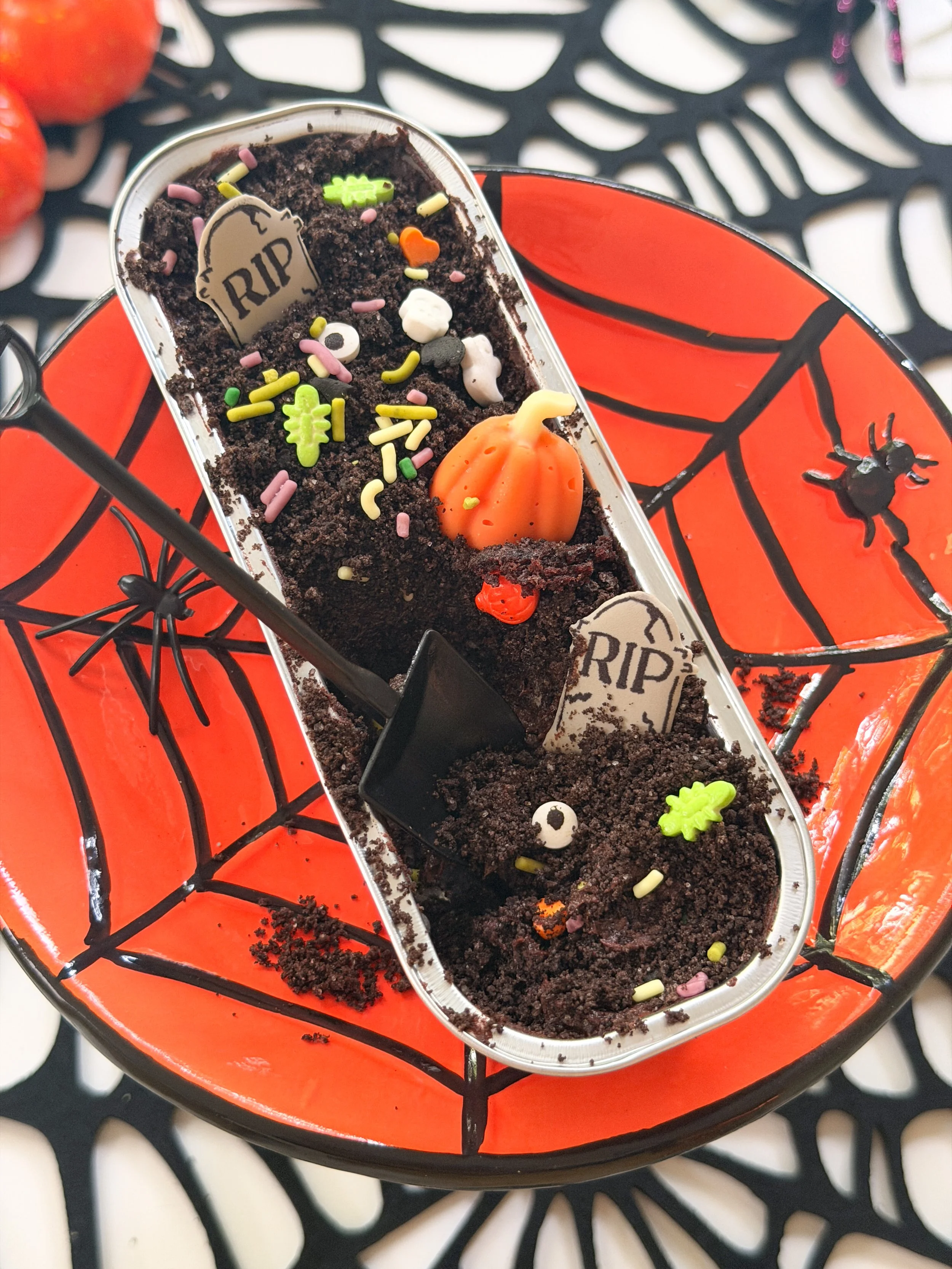 Graveyard Cake 4.JPG