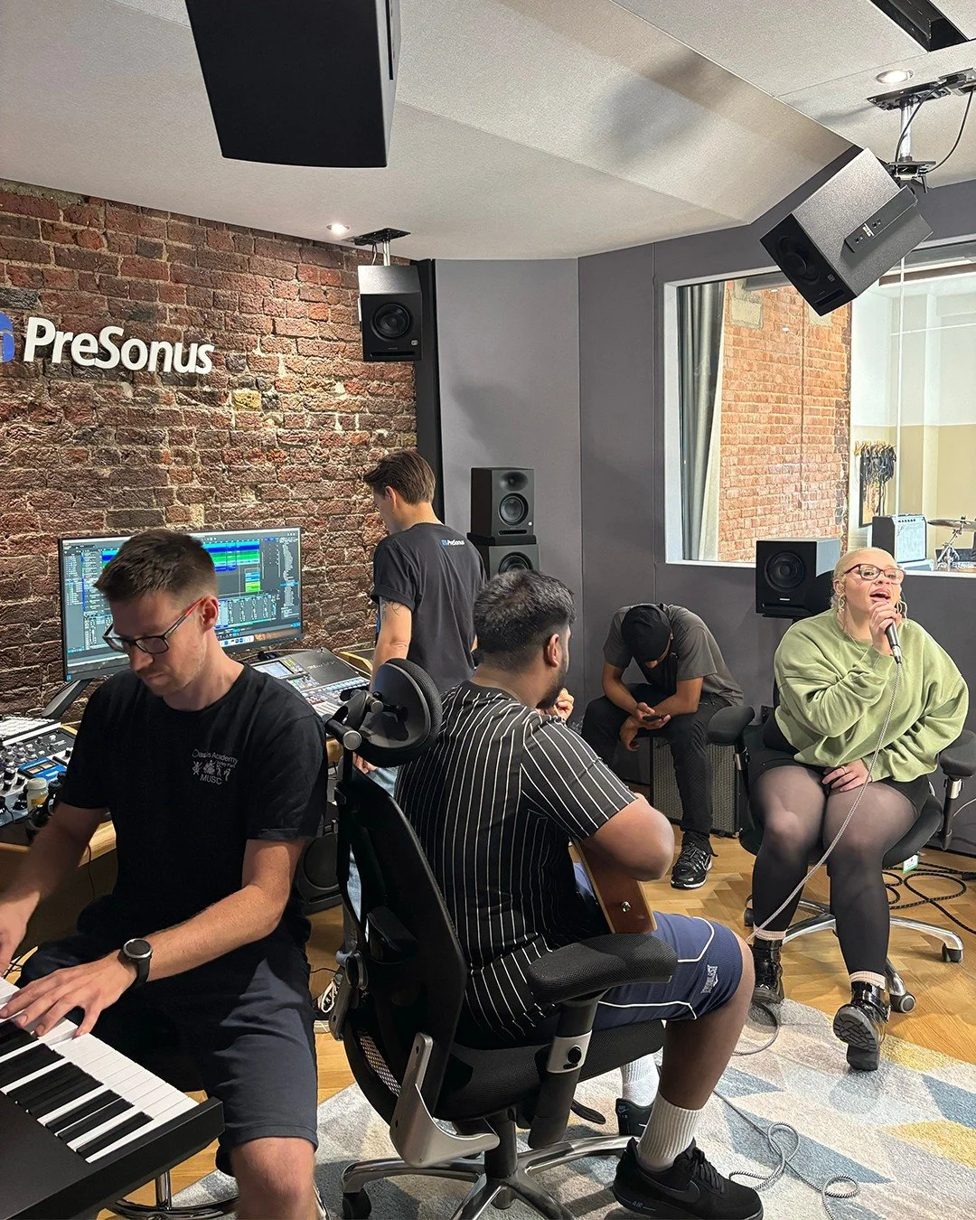 From winning Battle of the Bands... to recording in a world-class studio!⁠
⁠
Oasis Shirley Park&rsquo;s &lsquo;Melody Mixers&rsquo; spent a jam-packed day laying down tracks at the incredible @presonus Studio inside the @fender Artist Centre!⁠
⁠
Guid