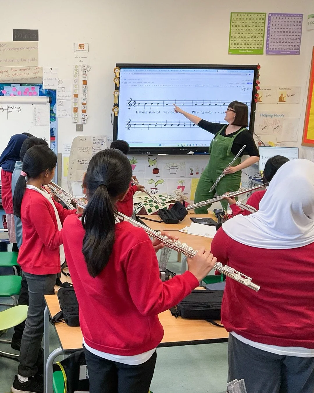 Fingers on flutes! Fantastic progress at Mayflower Primary as students get stuck in with hands-on instrumental learning. Confidence growing with every note 🎶