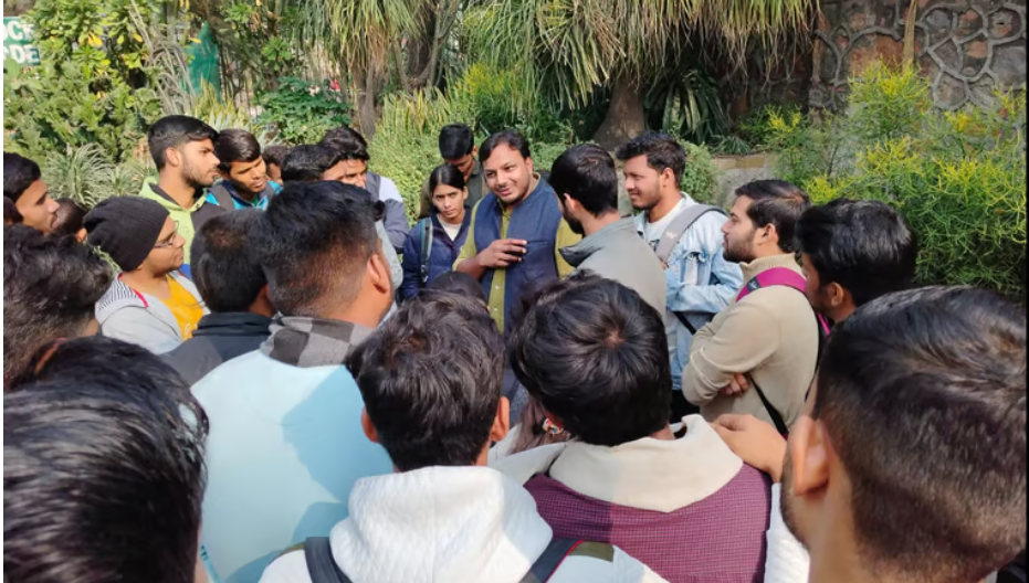 Students at Zakir Hussain Delhi College Pen Emotional Farewell Letter to Terminated Professor