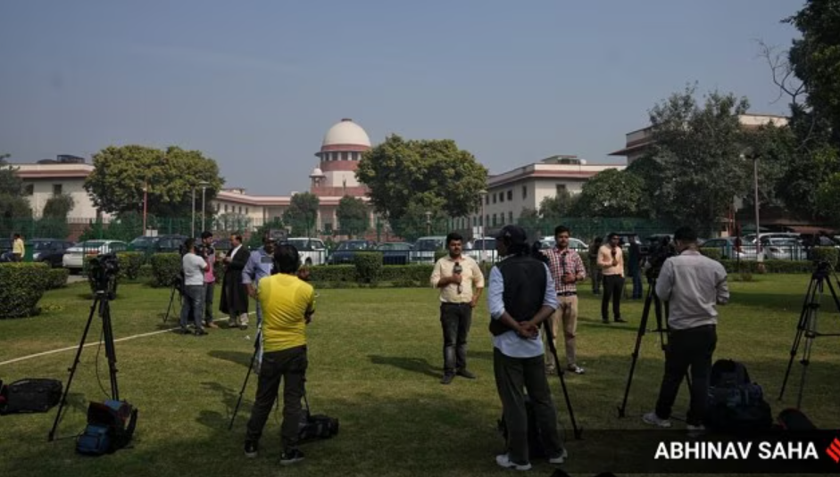 Educate cops on free speech: Supreme Court quashes FIR on Article 370 protest, greeting Pakistan