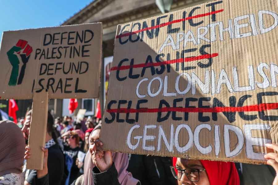 Israel-Hamas War Protesters Temporarily Take Over Building on University of Chicago Campus