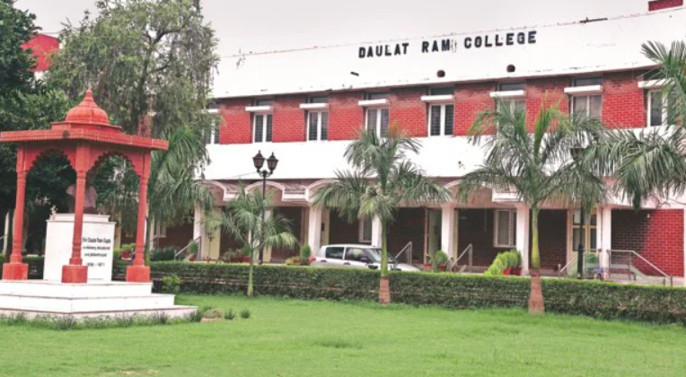 Teachers Protest SOPs by Daulat Ram, DU for Appointment as Assistant Professors; Varsity Free to Choose Criteria, Says UGC