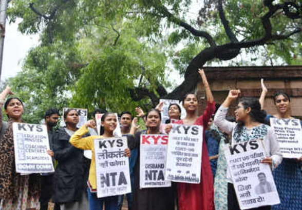 KYS Stages Protest in Solidarity With Palestine at DU: 10 Detained