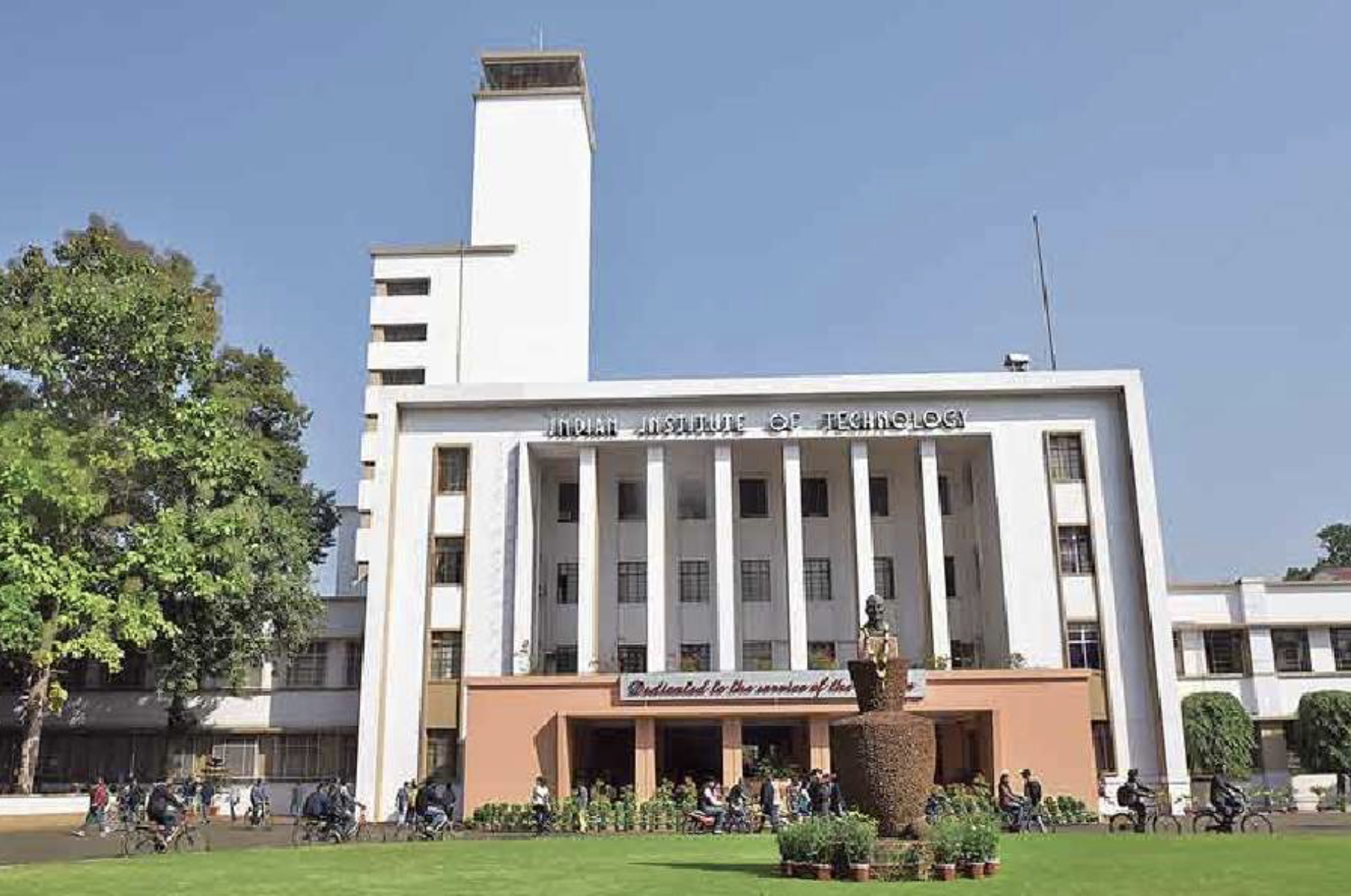IIT Kharagpur Showcauses 86 Teachers for 'Being a Signatory' to a Mass Representation